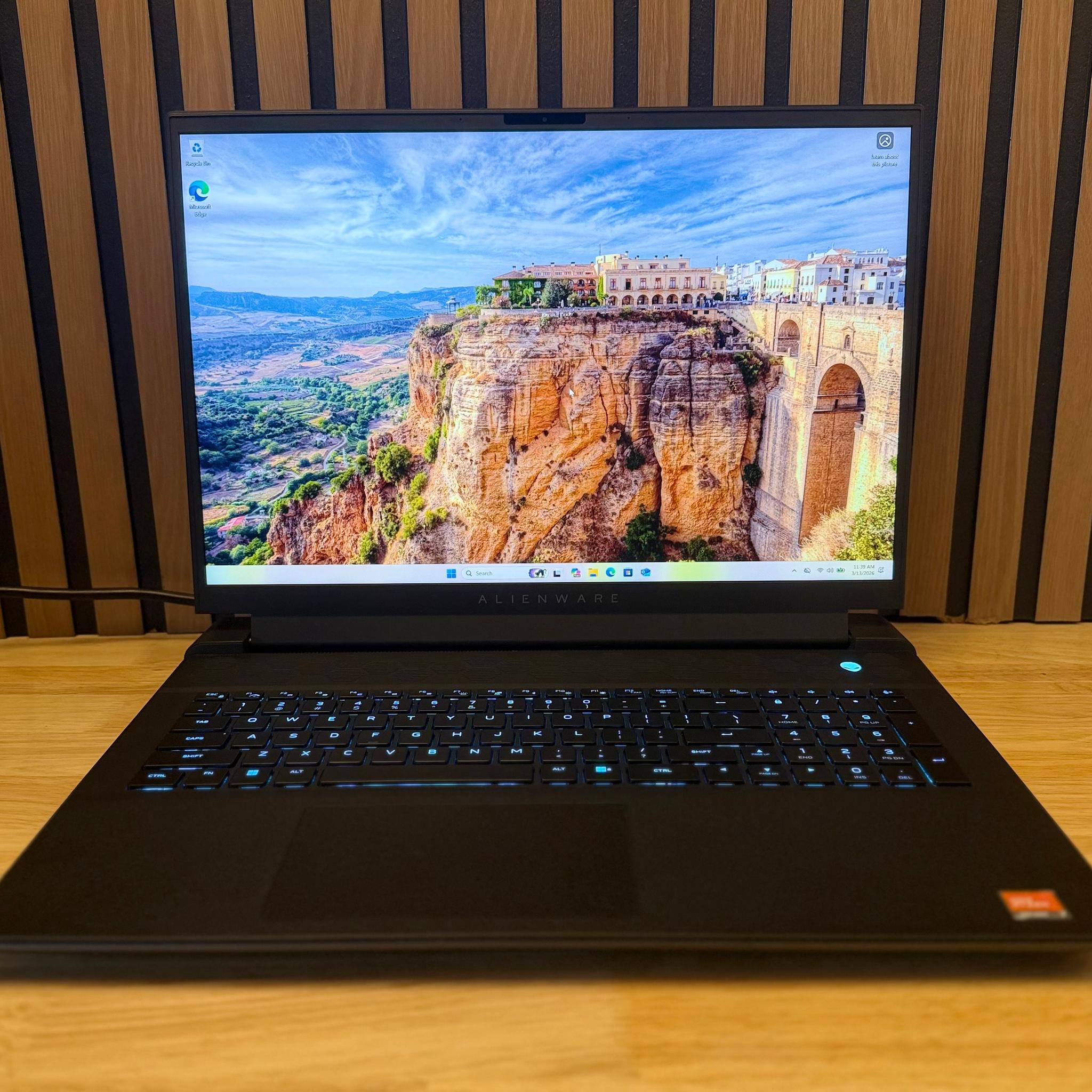 Alienware m18 R1 AMD Gaming Laptop – Ryzen 7 7745HX / RTX 4060 / 32GB RAM / 1TB NVMe