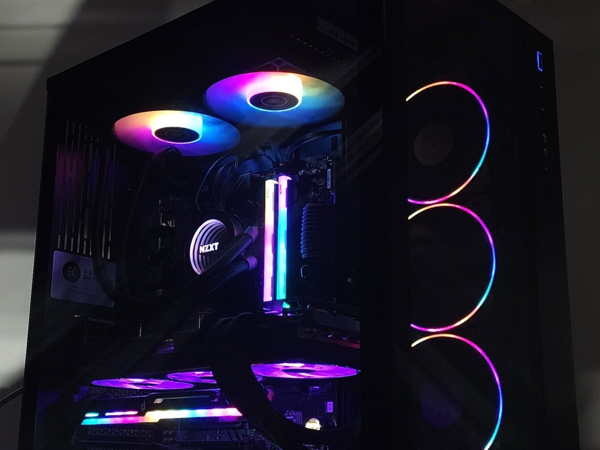 Gaming PC Ryzen 7 7700 32GB RAM 2TB SSD RX 7700 XT 12GB Windows 11 Computer