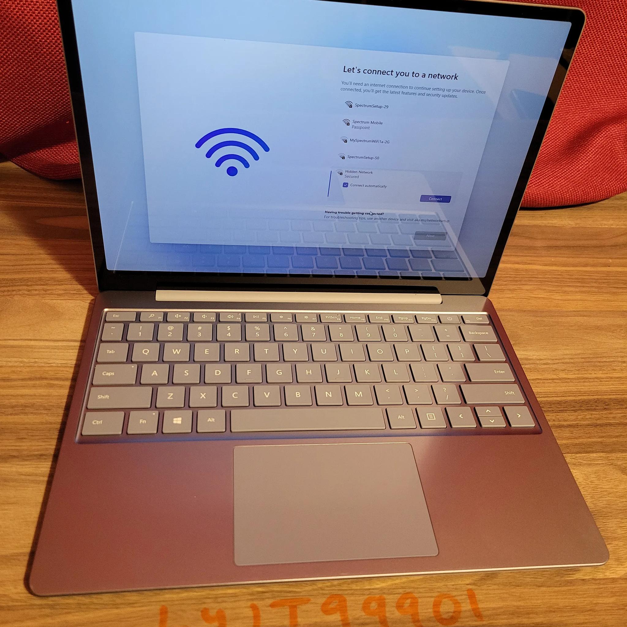 Microsoft Surface Laptop Go 3 - intel i5 12th gen. - 256gb ssd - 12.4" touch screen