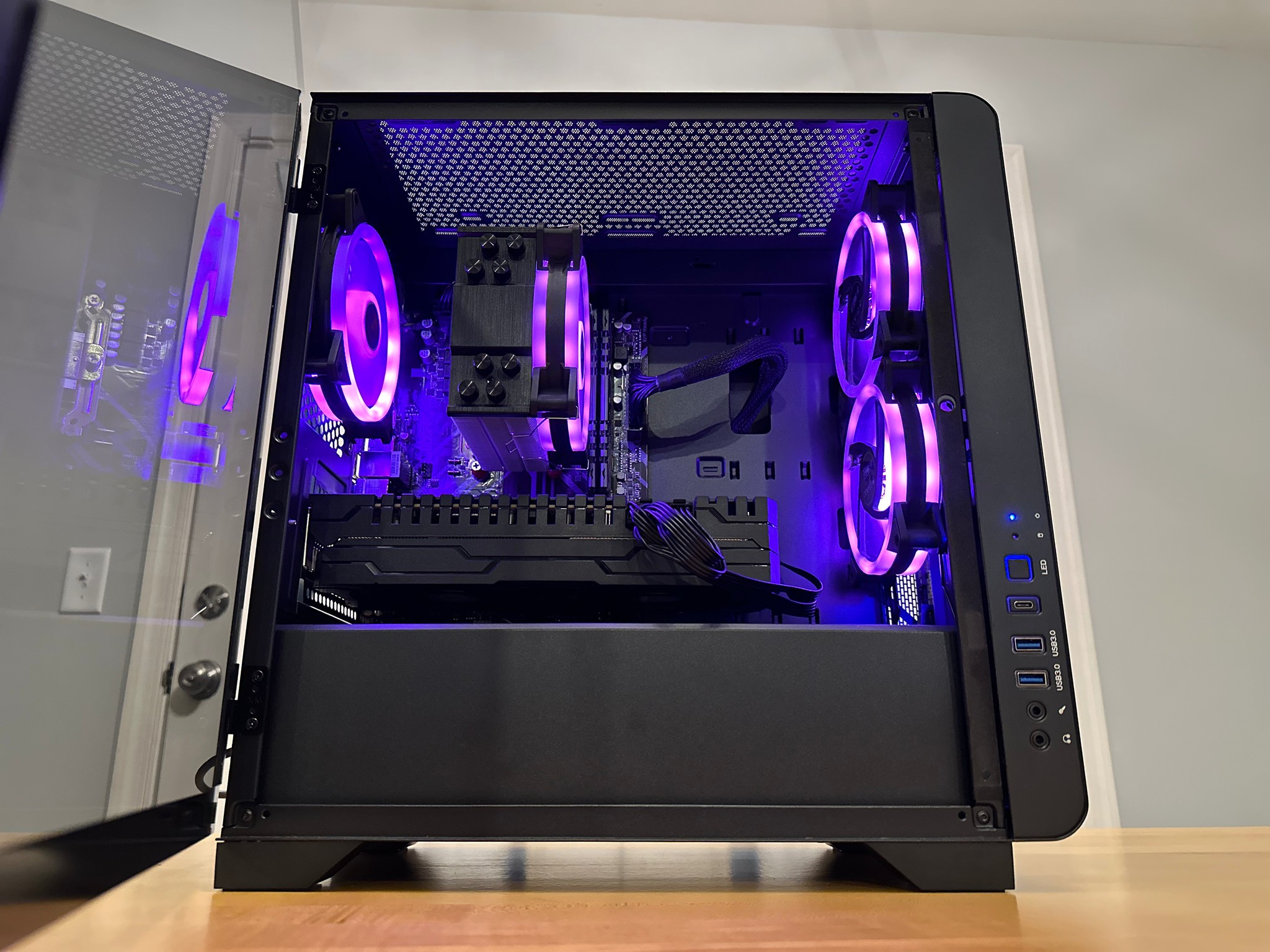 ⚫️ 🥷 🐈‍⬛ | RX 5700xt, Ryzen 5 3500x, 1tb SSD, 16gb DDR4, WiFi Equipped Streaming/Gaming PC