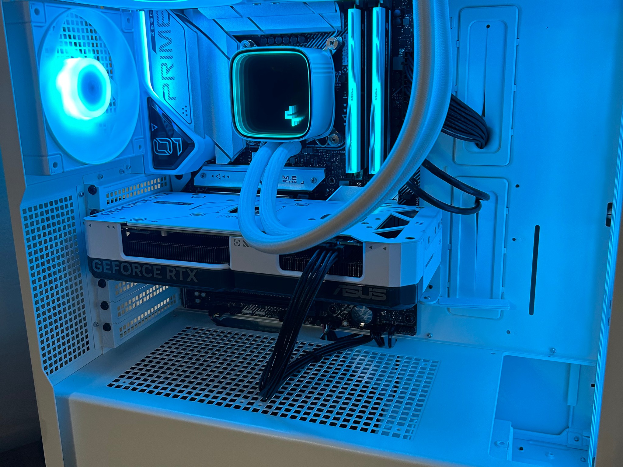 **FLASH SALE** RTX 4070 | Intel i5 12600K | 32GB DDR5 | The Starfield 01