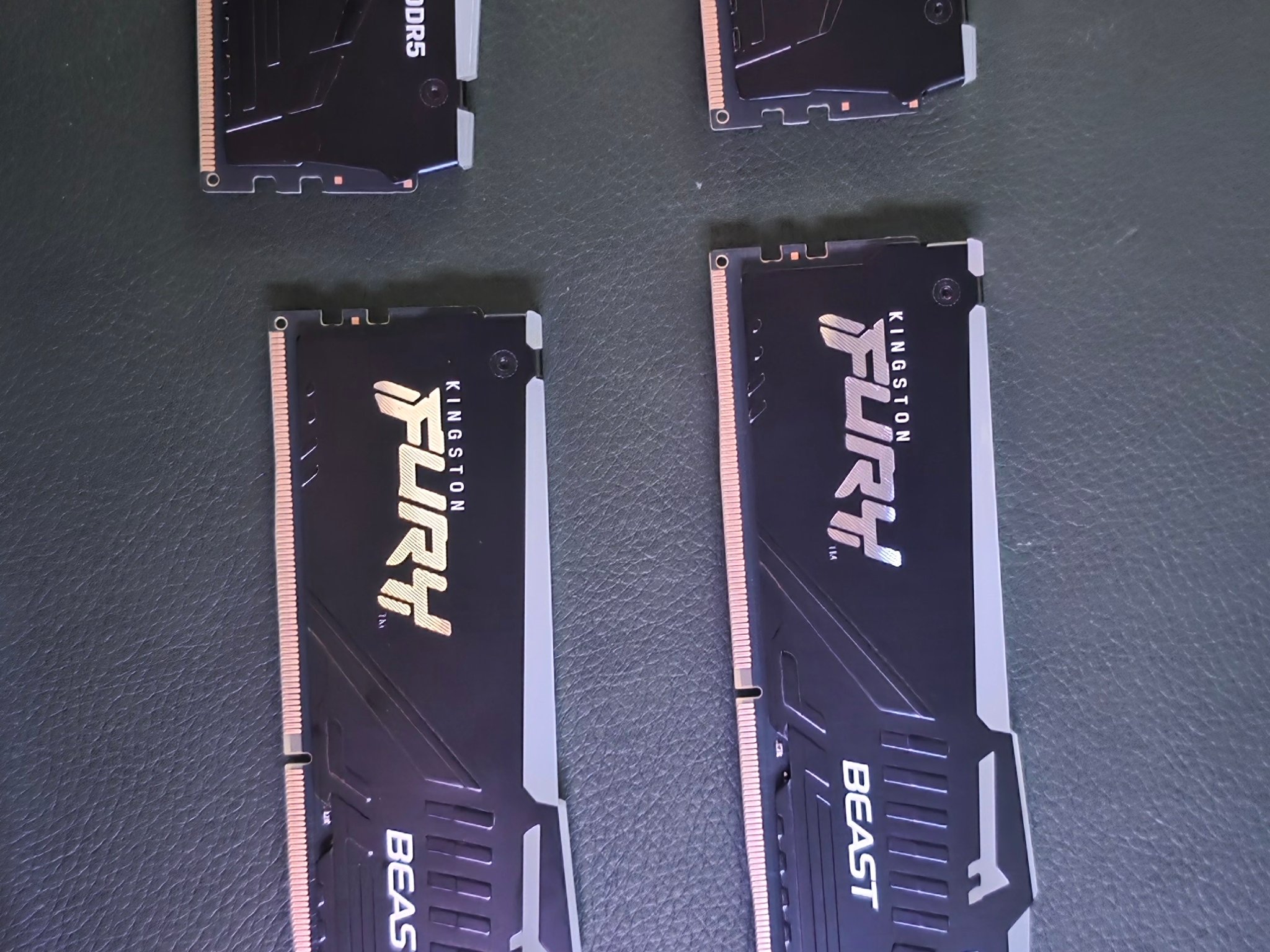 64GB DDR5 6000MHZ (16Gx4) - Kingston Fury RGB