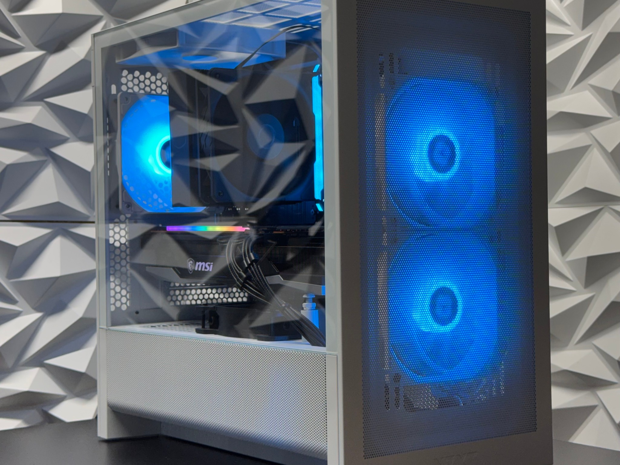 RX 6750 XT 12GB / Ryzen 5 5600 / 16GB 3200Mhz Ram / 512GB SSD / Fortnite / Warzone / BF6