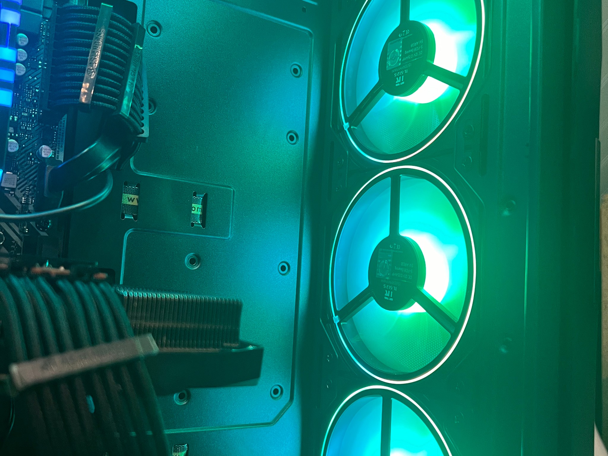 "The Dark Night" / Ryzen 7 3800XT, RX 6700XT, 1tb Gen4, 32gb ddr4 gaming pc with free keyboard