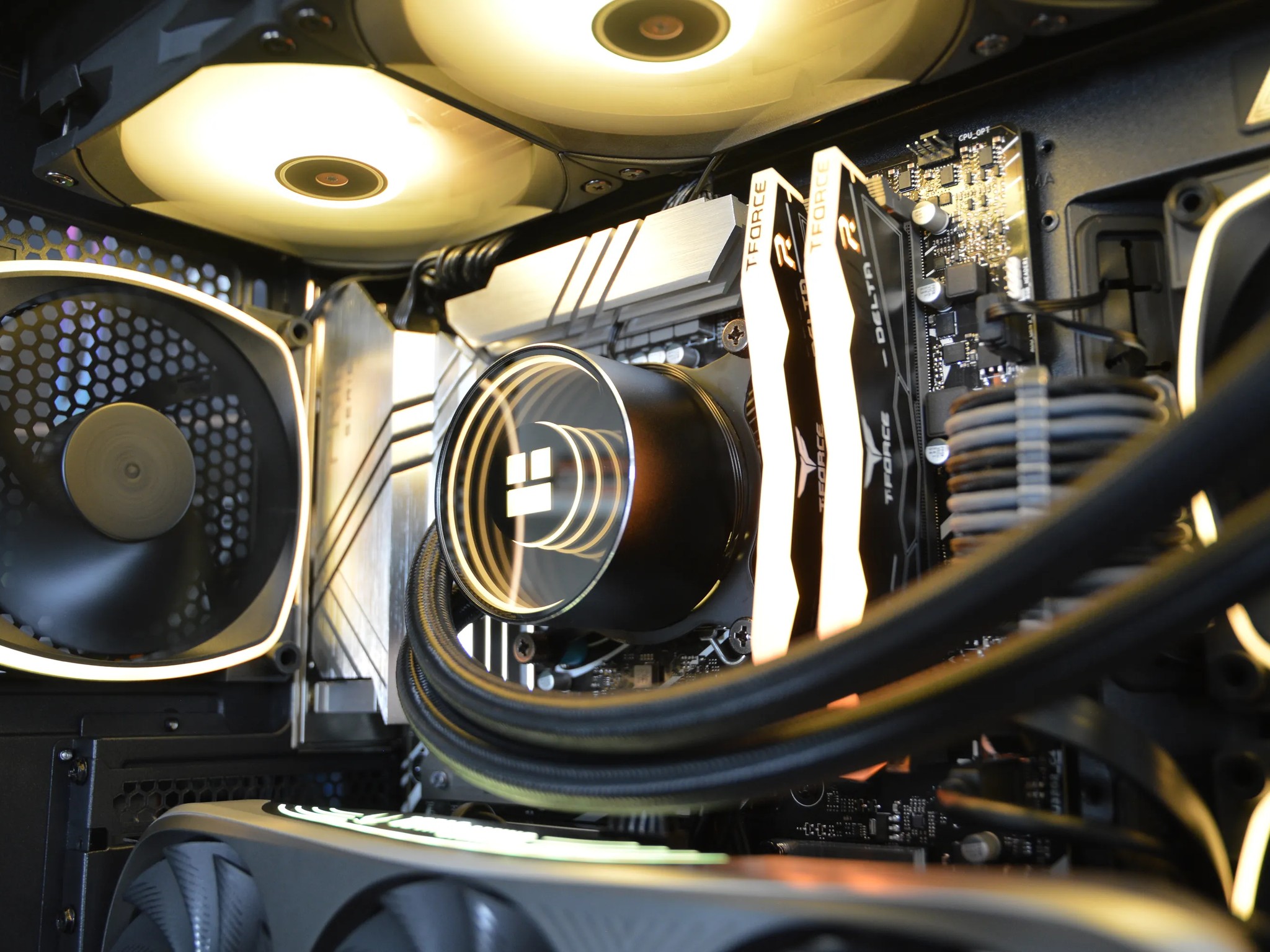 🏆👑| RTX 4070Ti 12GB| INTEL i9-13900K | 32 GB DDR5 RAM | 2TB NVME SSD | Golden Bling |