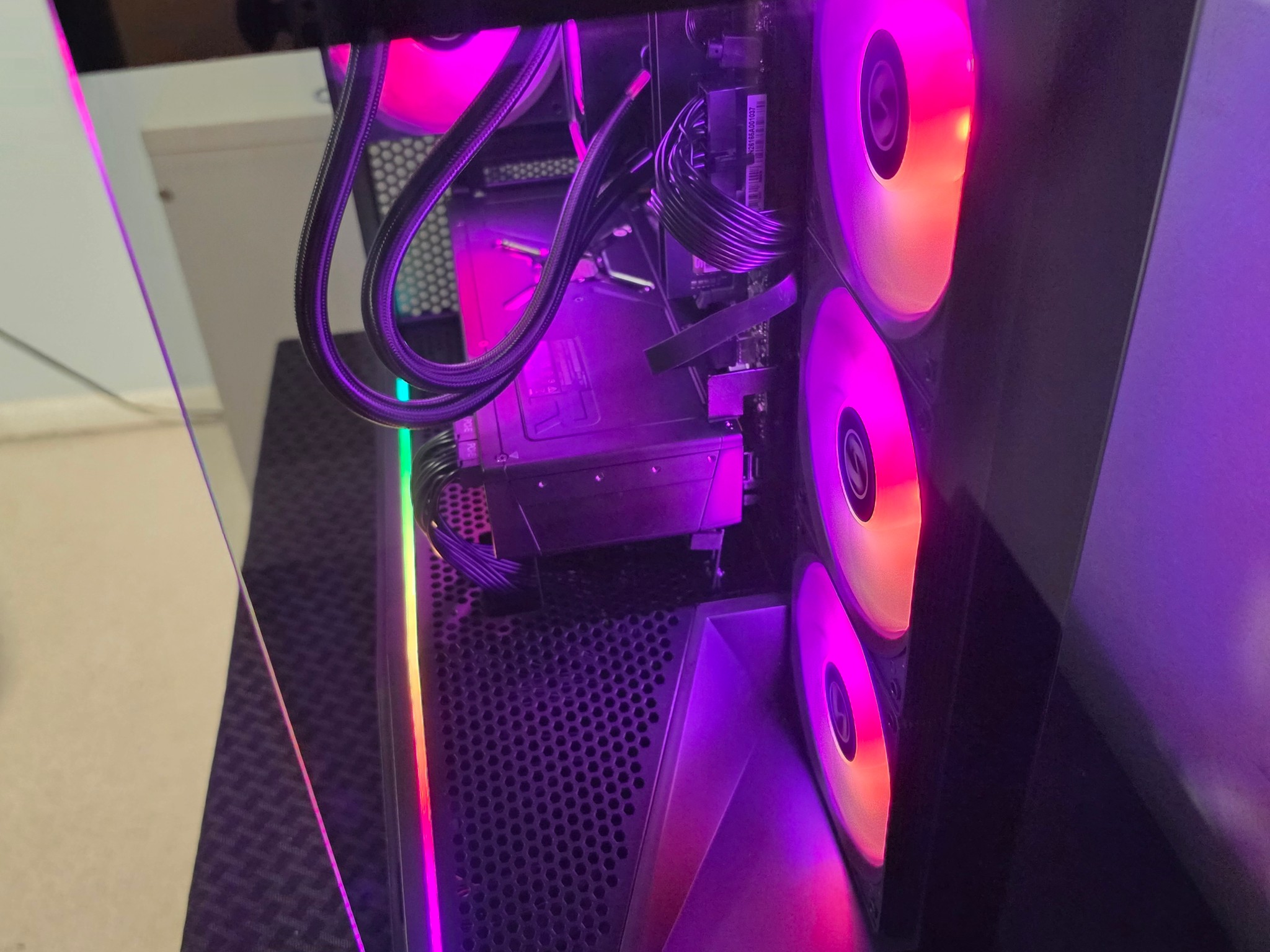 RX 6950XT-Ryzen 5 5600x3d-32GB DDR4 3200-1 TB NVME Gaming PC