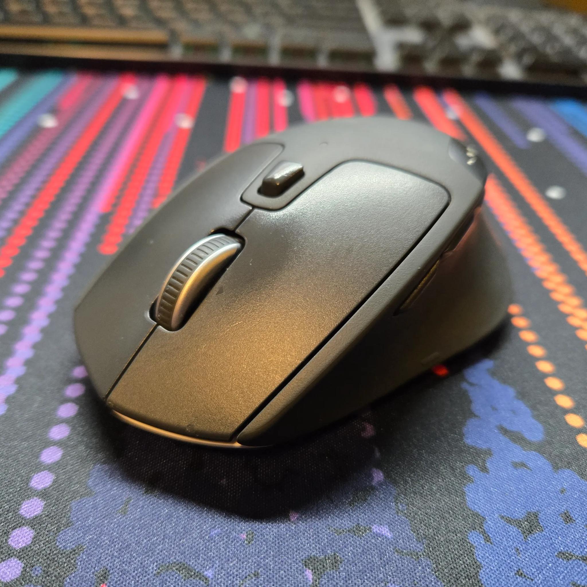 Logitech M720 Triathlon Mouse (+Mouse Pad)