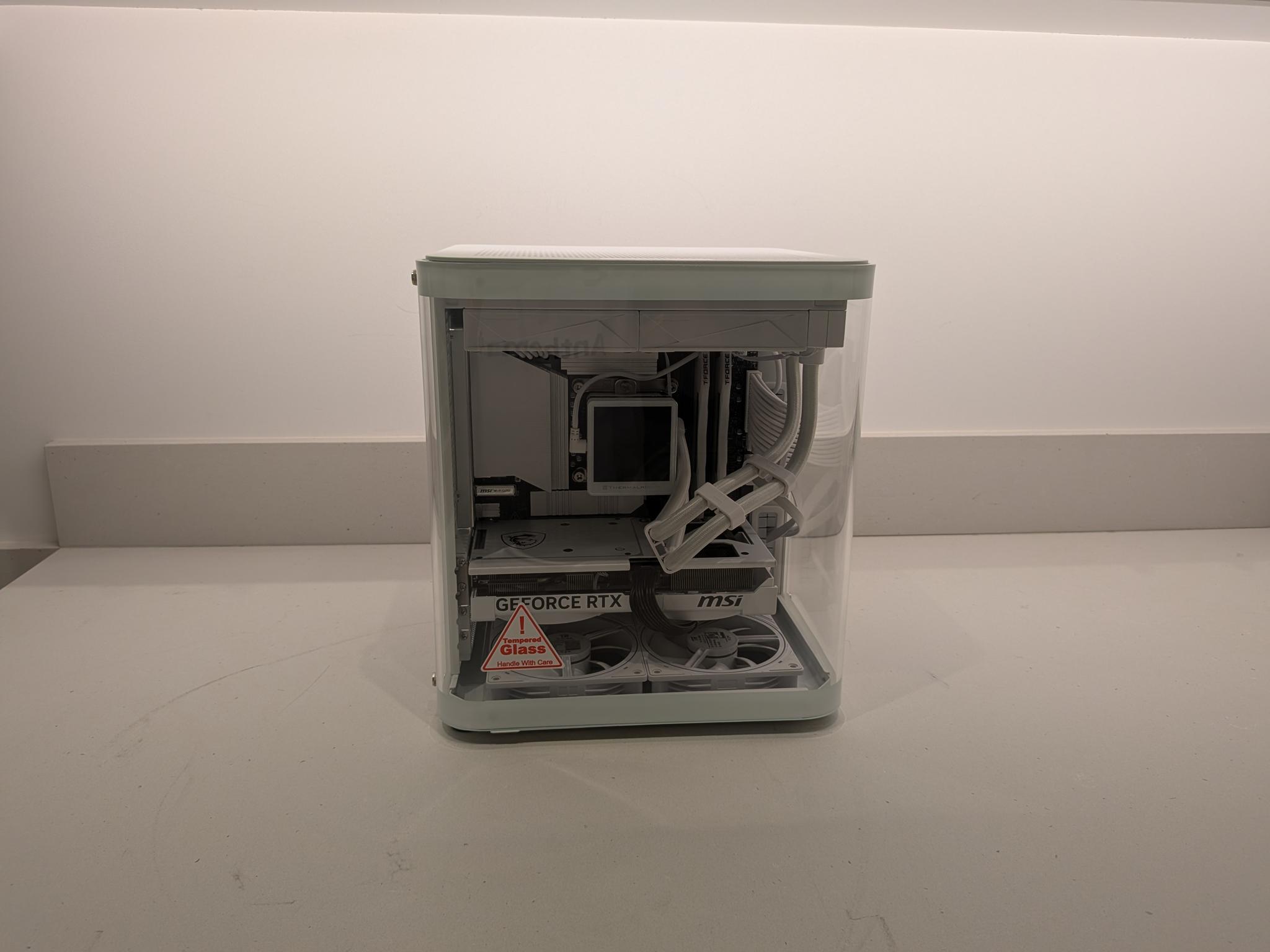 Bomb Devil Ice - RTX 5070, Intel Core Ultra 7 265K, 32 GB DDR5, 2 TB Gen 5 NVME, RGB, Liquid Cooled