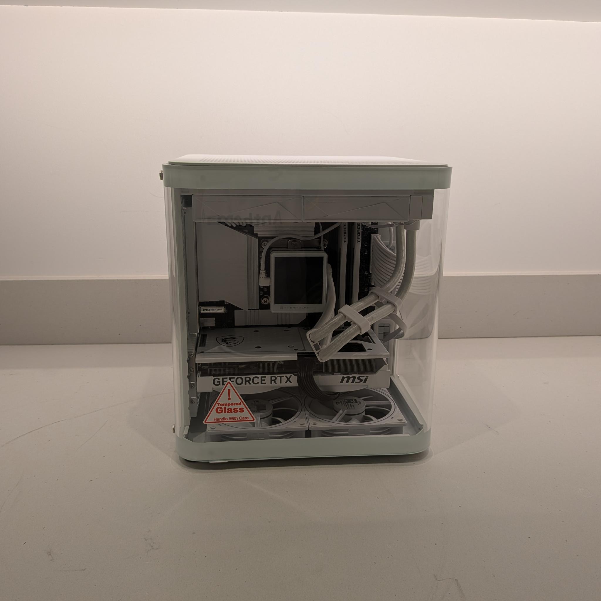 Bomb Devil Ice - RTX 5070, Intel Core Ultra 7 265K, 32 GB DDR5, 2 TB Gen 5 NVME, RGB, Liquid Cooled
