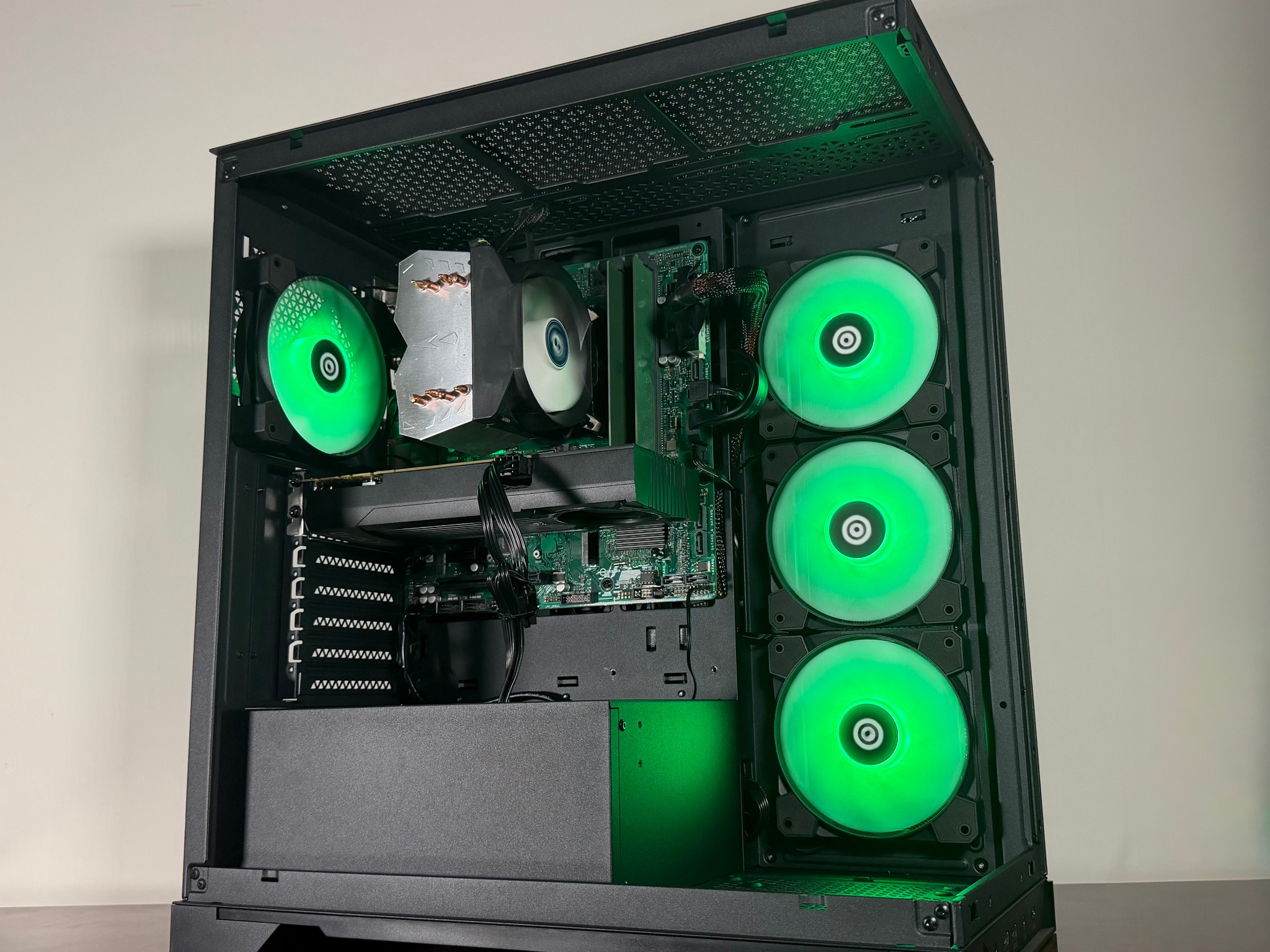 👽Value 1080p Monster👽 i7 7700 | GTX 1070 | 16GB RAM | 1.25TB Storage