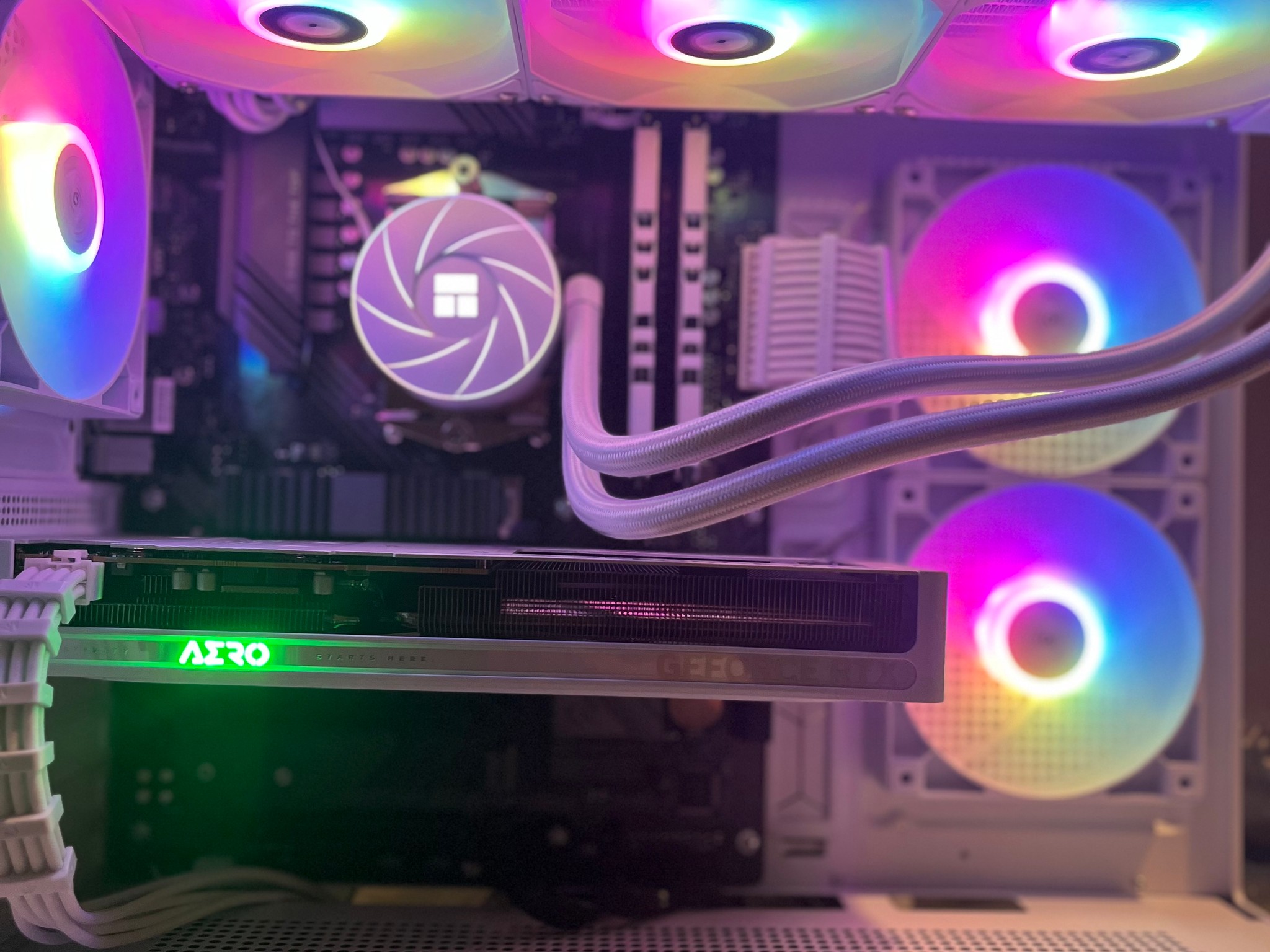 WHITEOUT BRAND NEW 1440p CUSTOM GAMING PC/ RYZEN 7/ RTX 5060