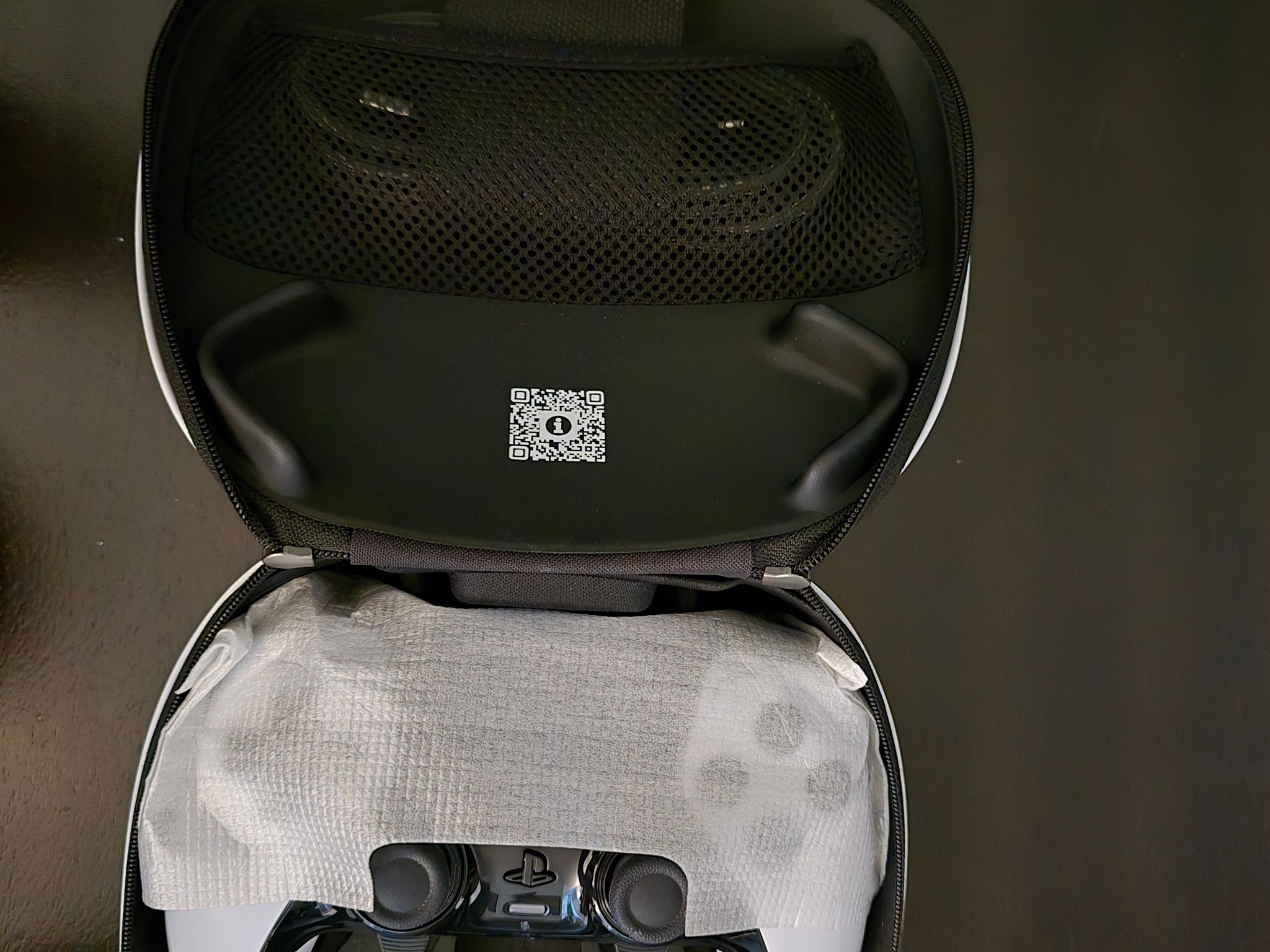 Sony Dualsense Edge and OG PS5 Plates