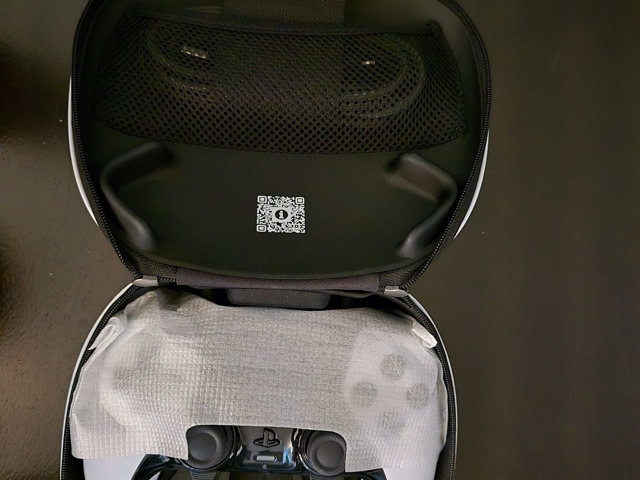 Sony Dualsense Edge and OG PS5 Plates