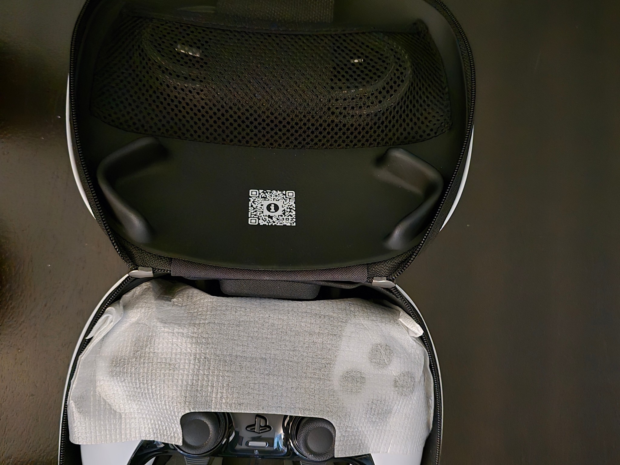 Sony Dualsense Edge and OG PS5 Plates