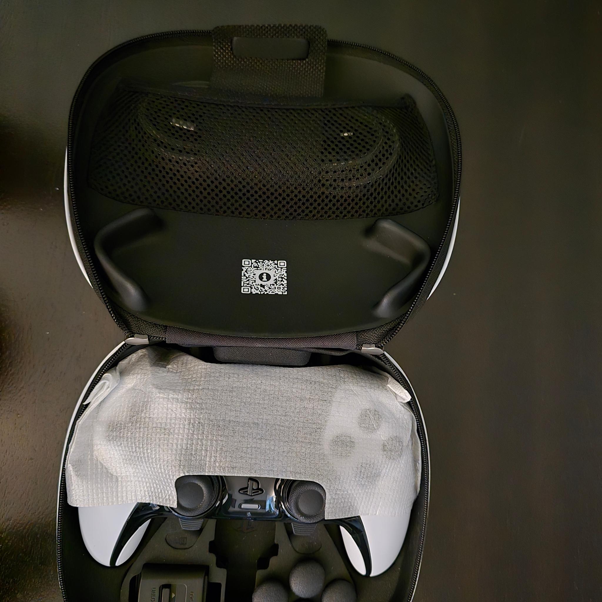 Sony Dualsense Edge and OG PS5 Plates