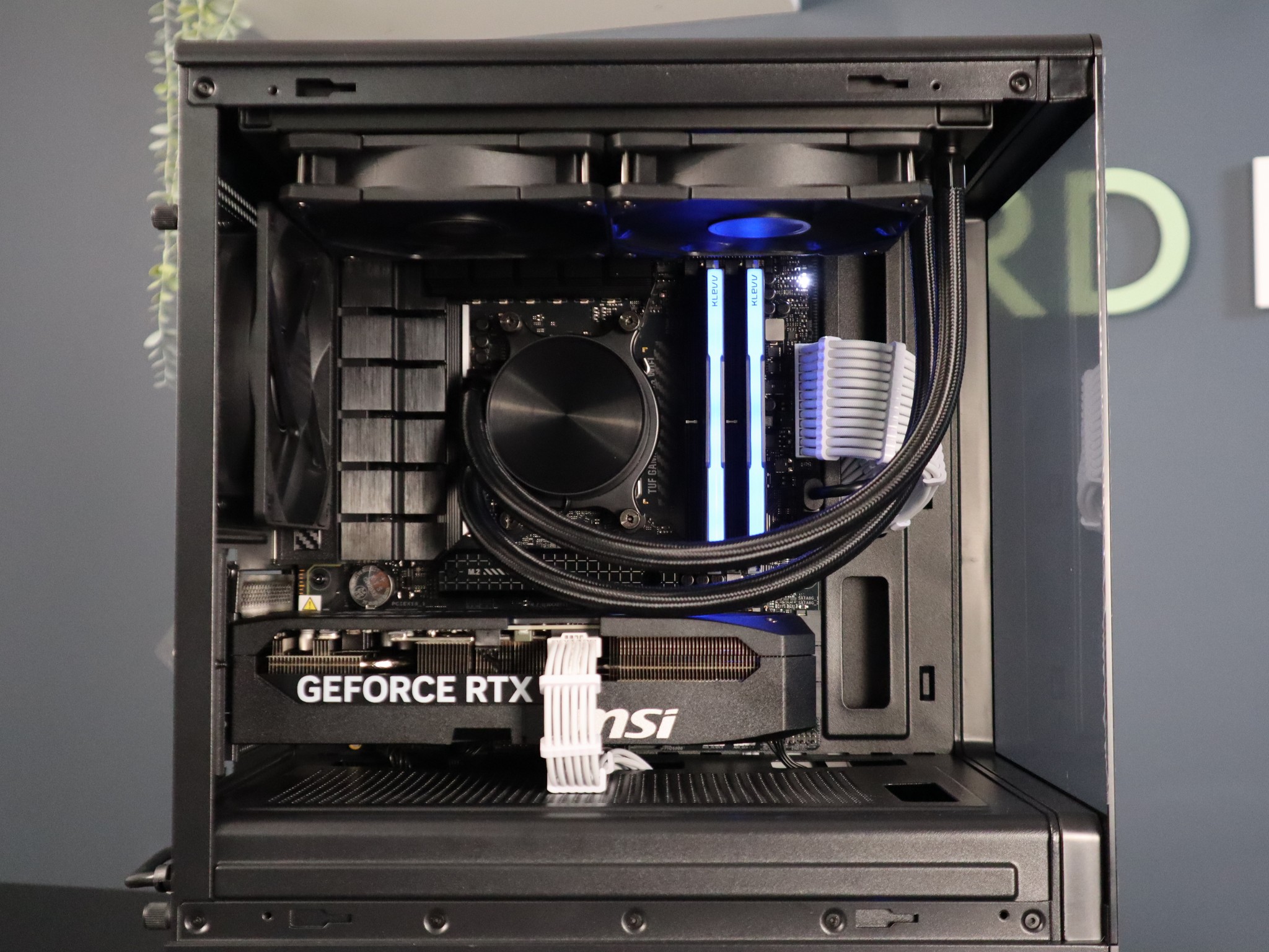BRAND NEW 5070 GAMING PC | 9600X | 32GB DDR5 | 1TB NVME | 240MM AIO | 850W PSU |