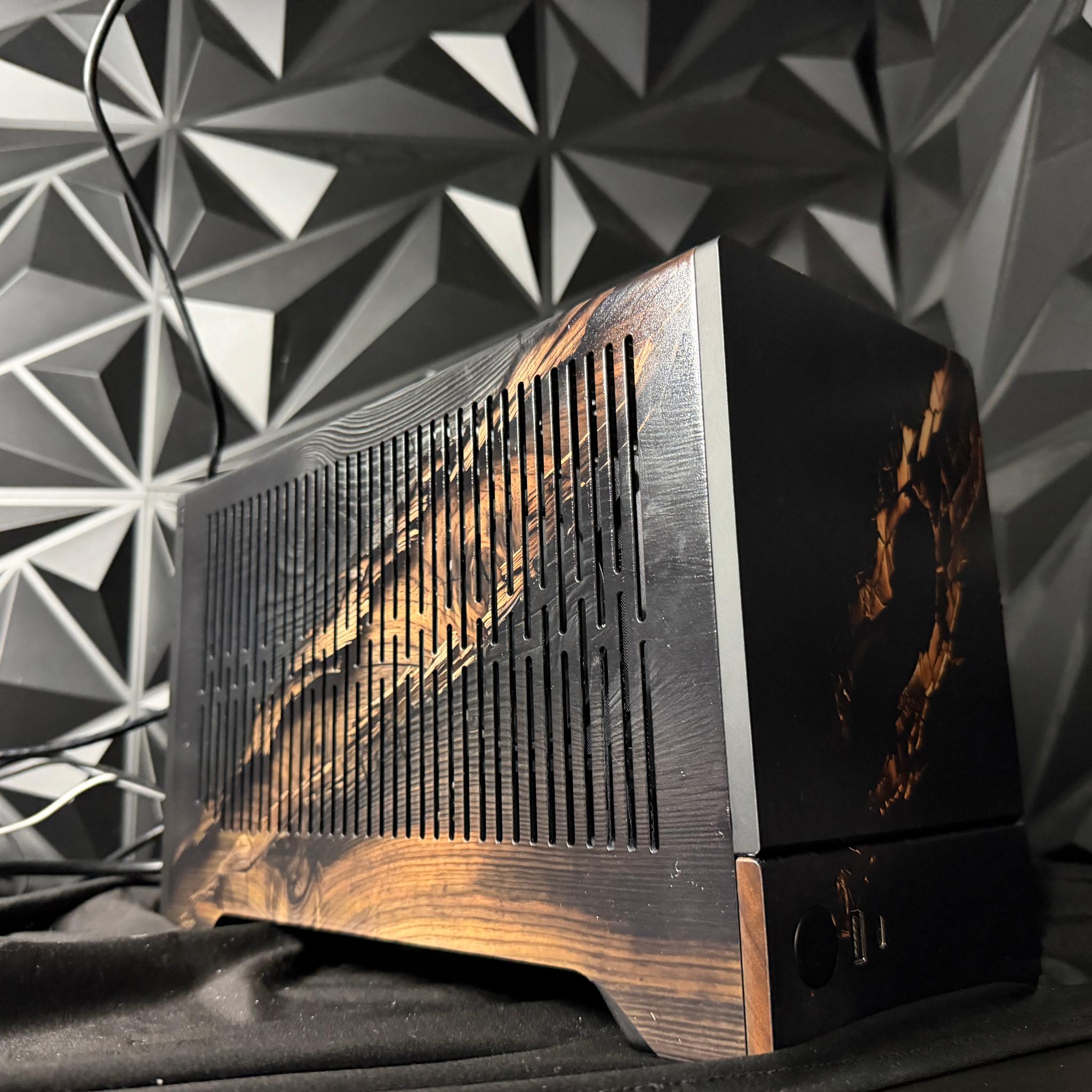 🌙🌲 MIDNIGHT OAK 🌲🌙 Ryzen 7 7700X| RTX 5070| 32 GB DDR5| 2 TB Nvme | 850W Gold PSU