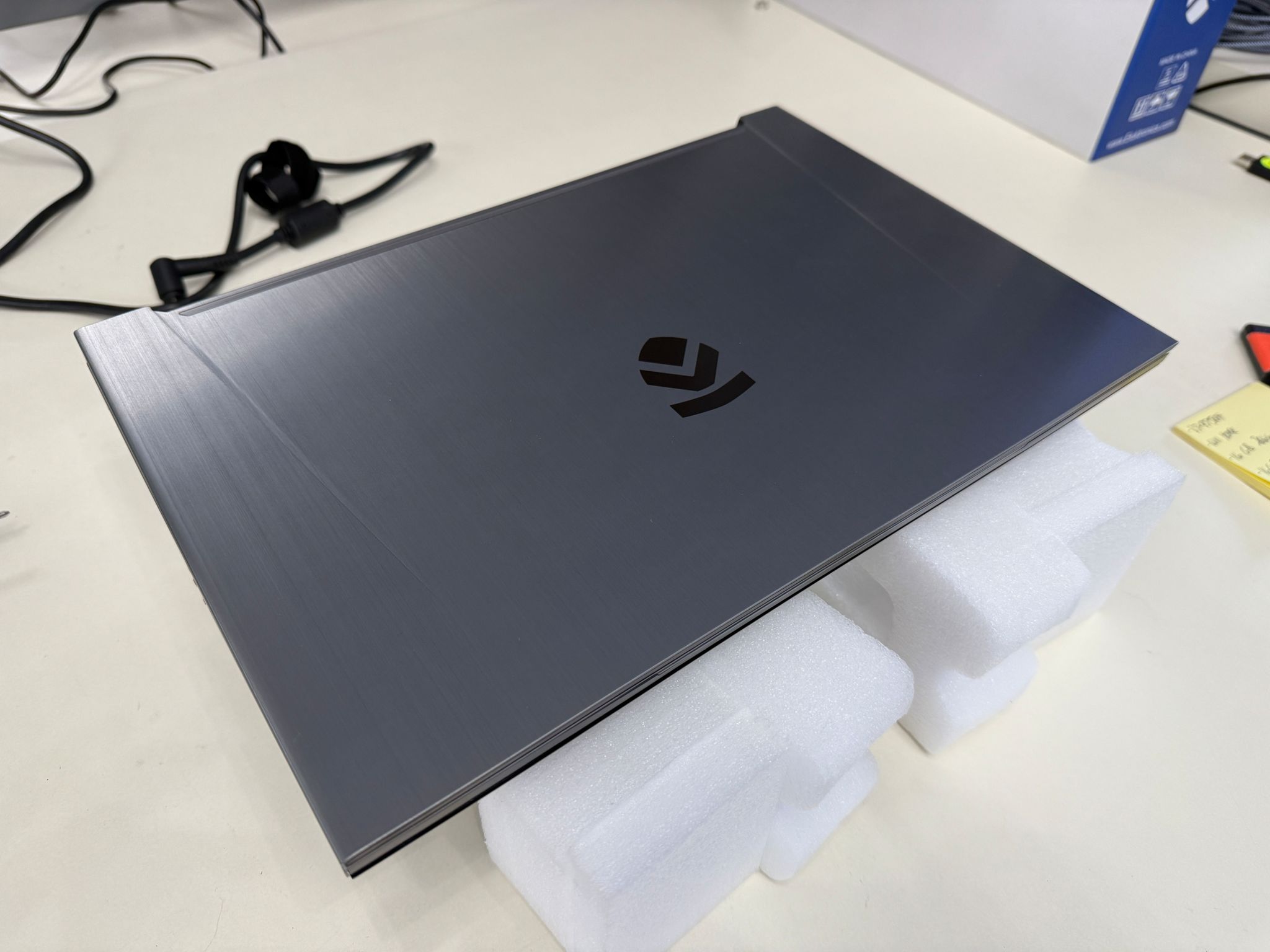 Eluktronics Mech-15 G2, Intel i7-8750H, RTX 2070 Max-Q, 8 GB Ram, 512 SSD