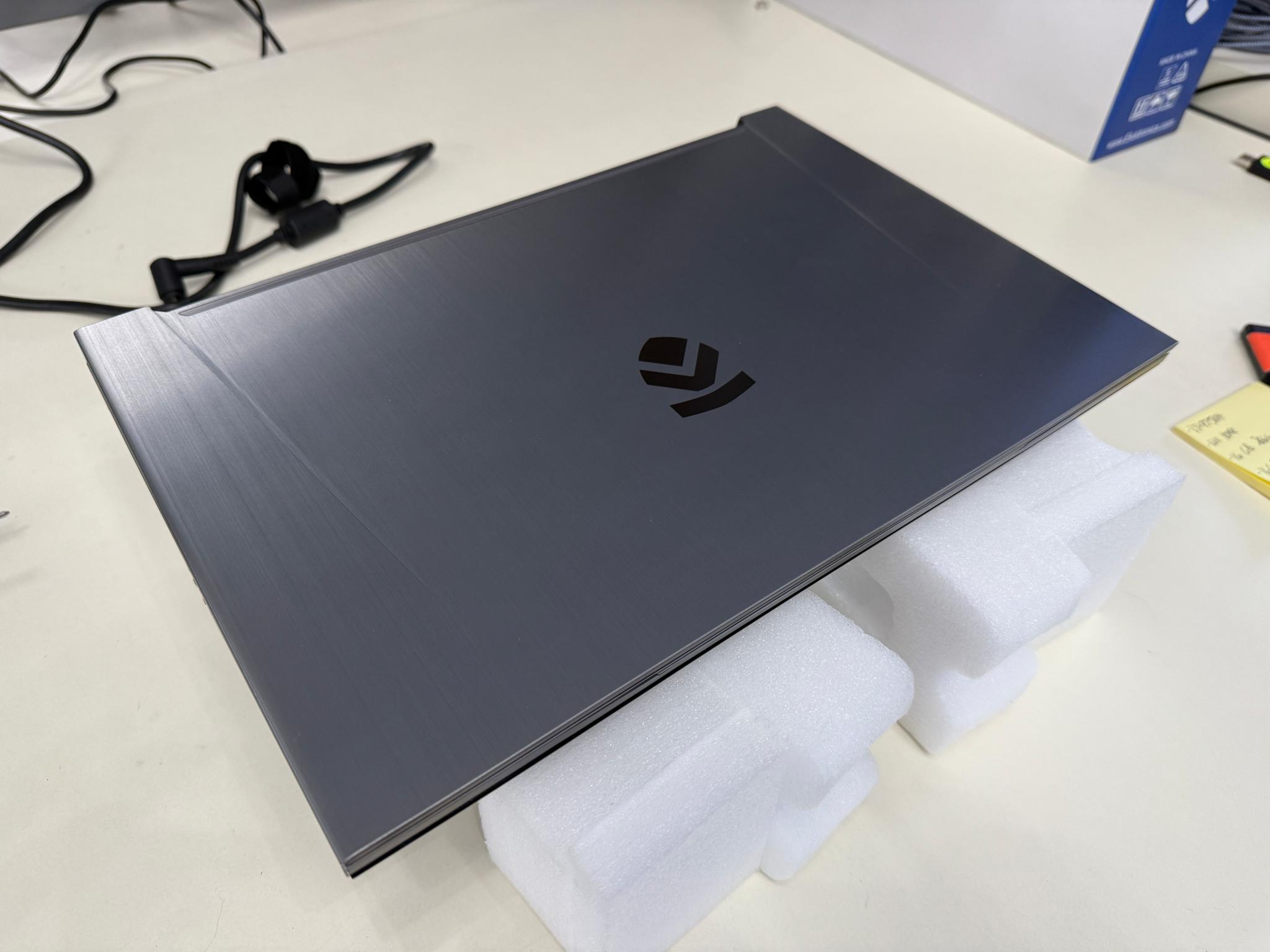 Eluktronics Mech-15 G2, Intel i7-8750H, RTX 2070 Max-Q, 8 GB Ram, 512 SSD