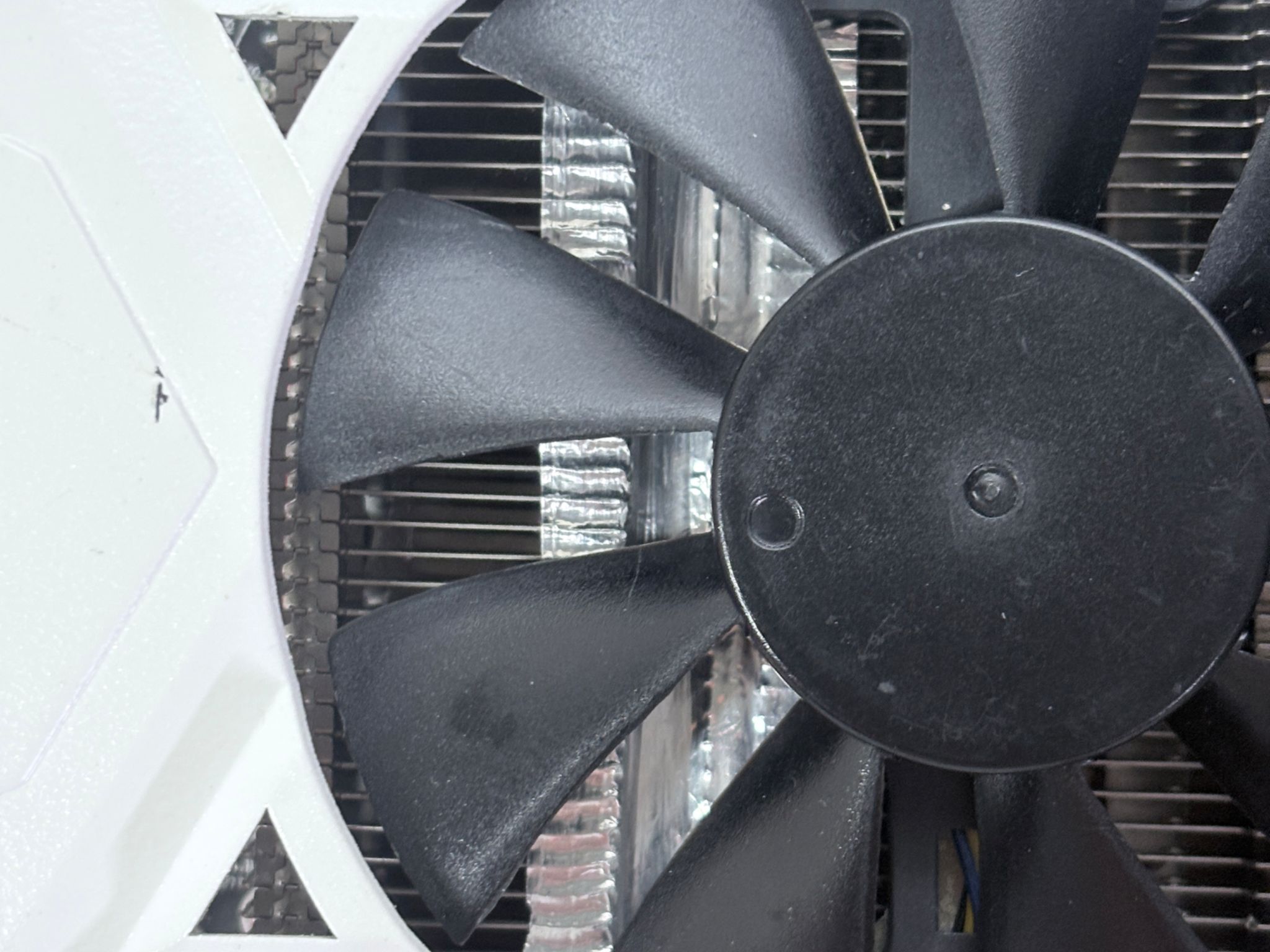 PRICE DROP! White Out PowerColor Rx 590 8gb Red Dragon Modded