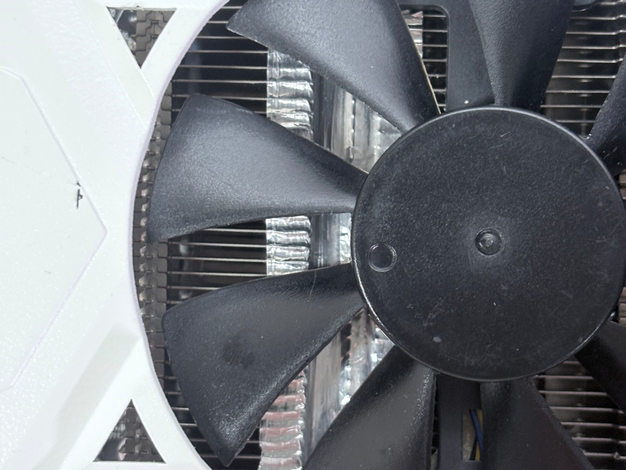 PRICE DROP! White Out PowerColor Rx 590 8gb Red Dragon Modded