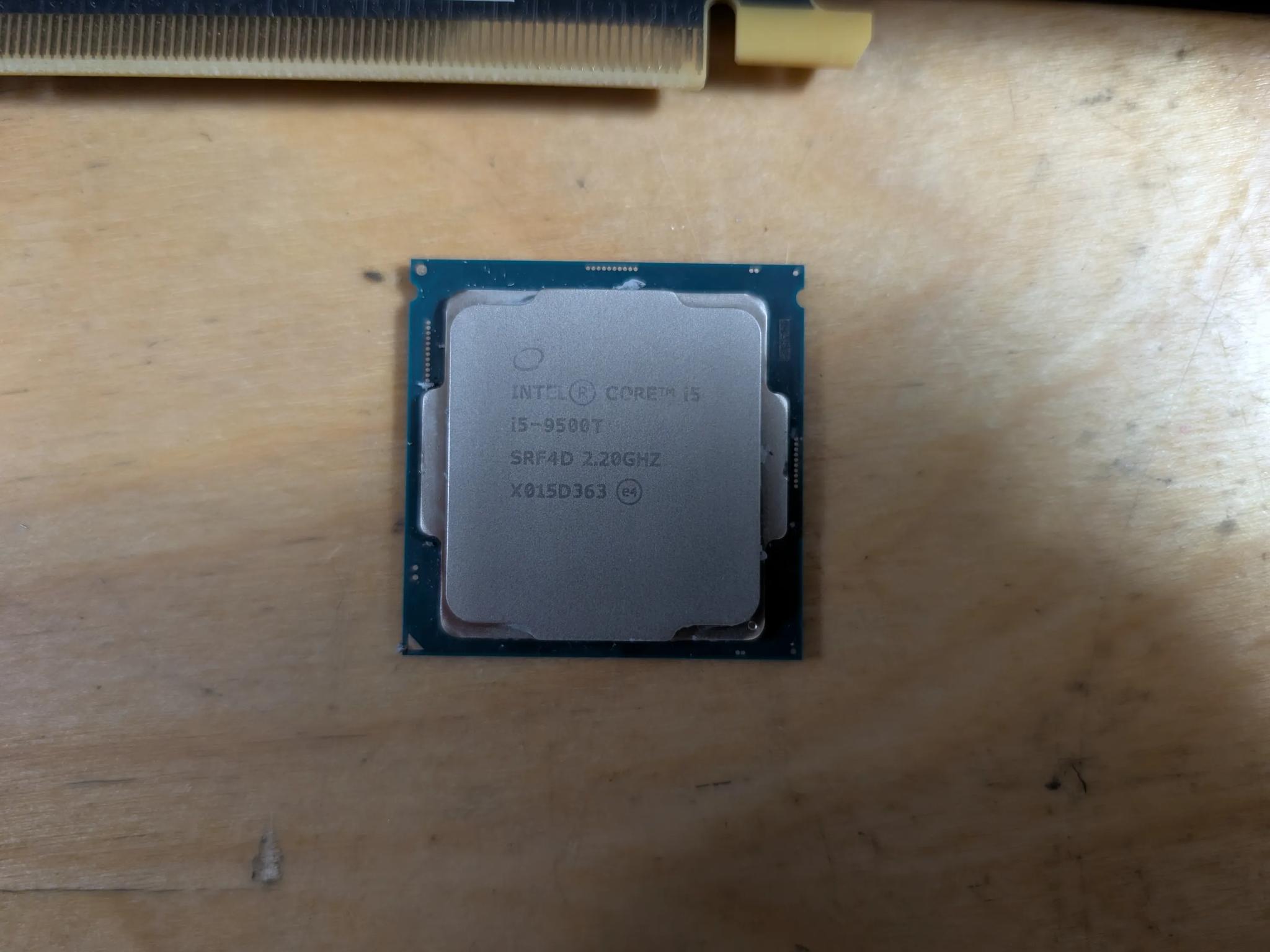Intel Core i5 9500T + AMD RX 580 4GB