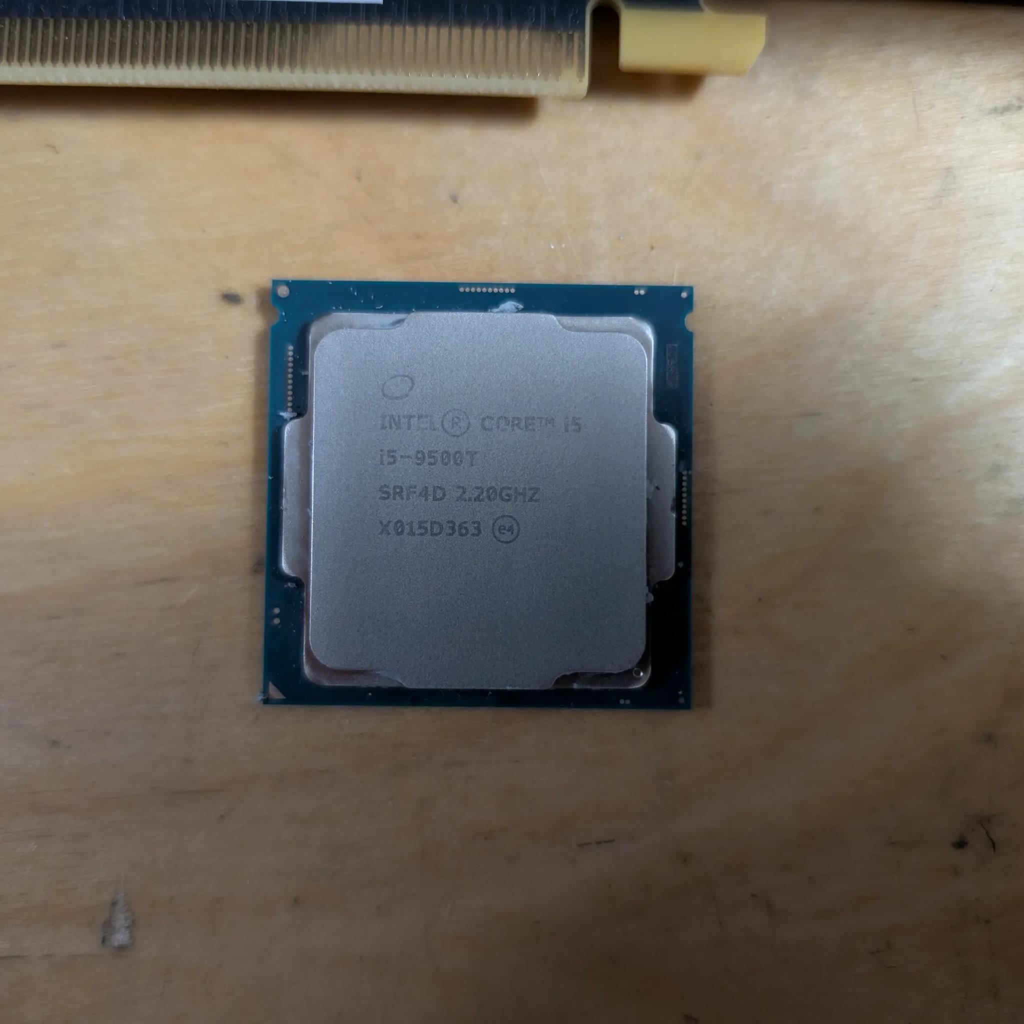 Intel Core i5 9500T + AMD RX 580 4GB