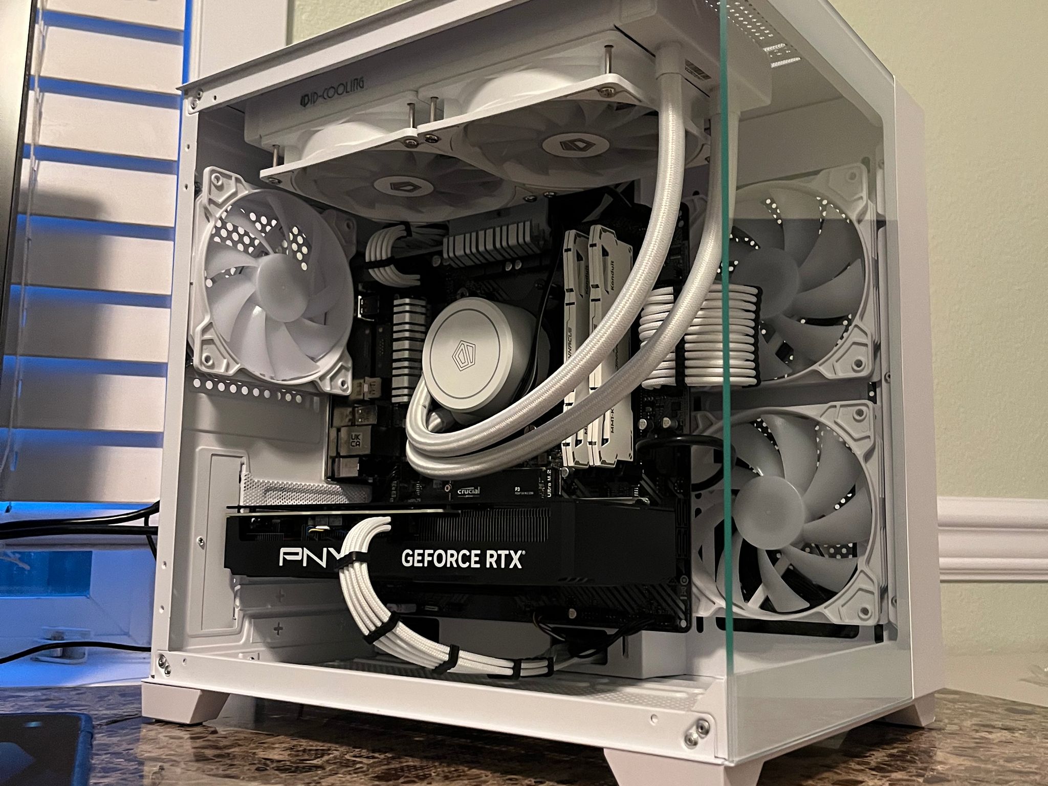 *Winter Themed* High End RTX 4070 & Ryzen 7 Gaming PC