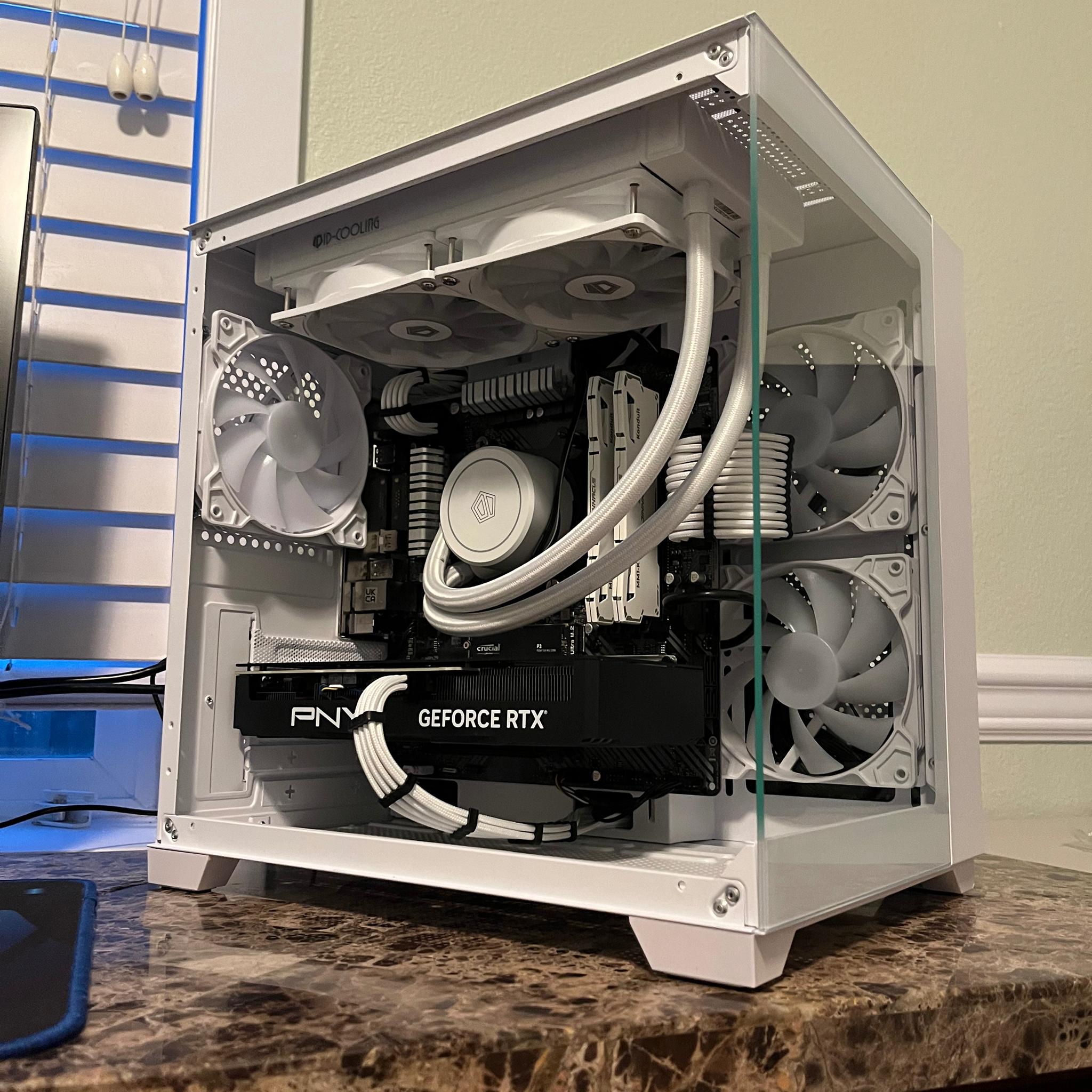 *Winter Themed* High End RTX 4070 & Ryzen 7 Gaming PC