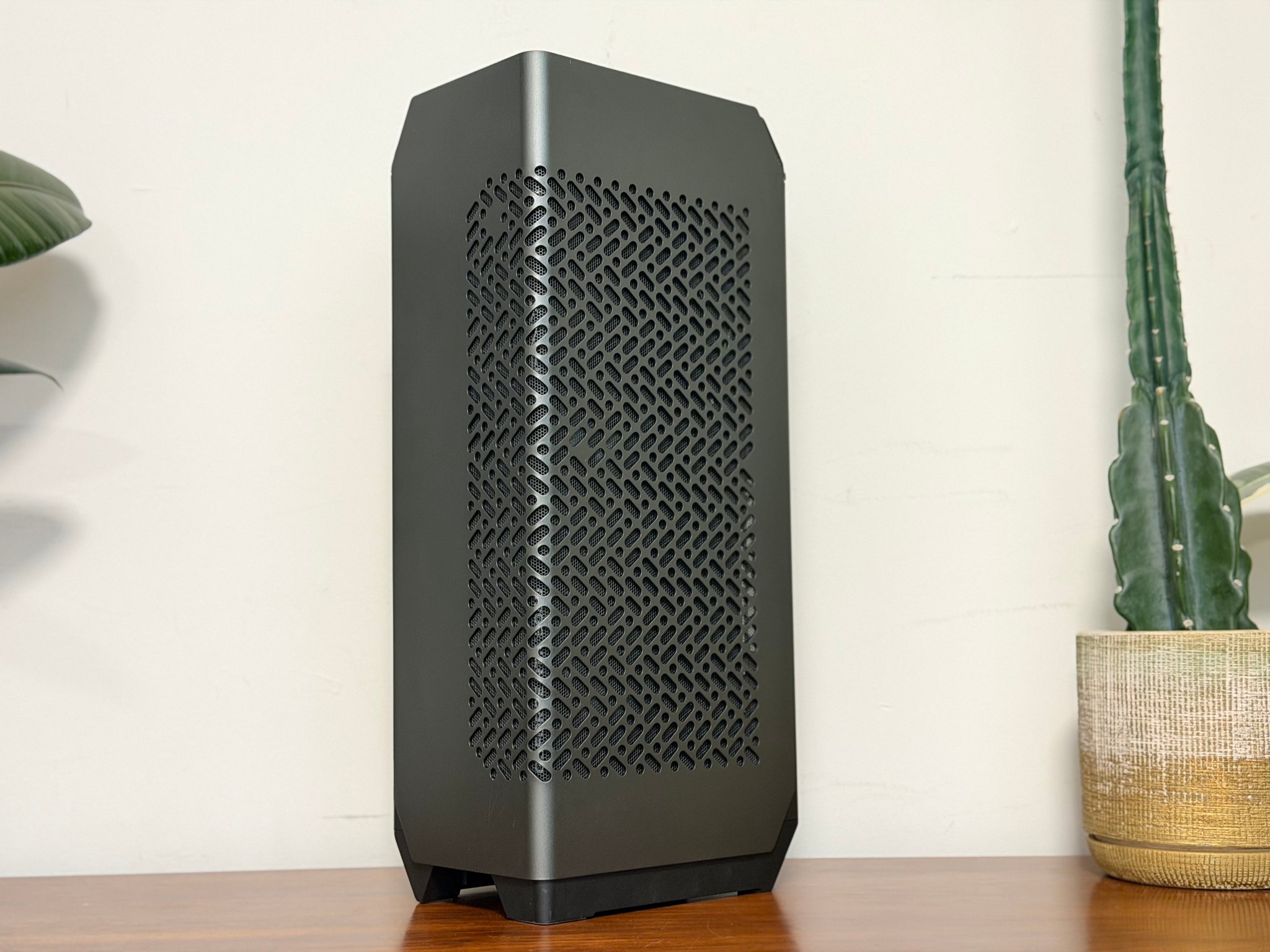 RTX 5080 | Ryzen 7 7800X3D | 32GB DDR5 | B650E-I Mini ITX | 2TB SSD | 850W SFX Gold