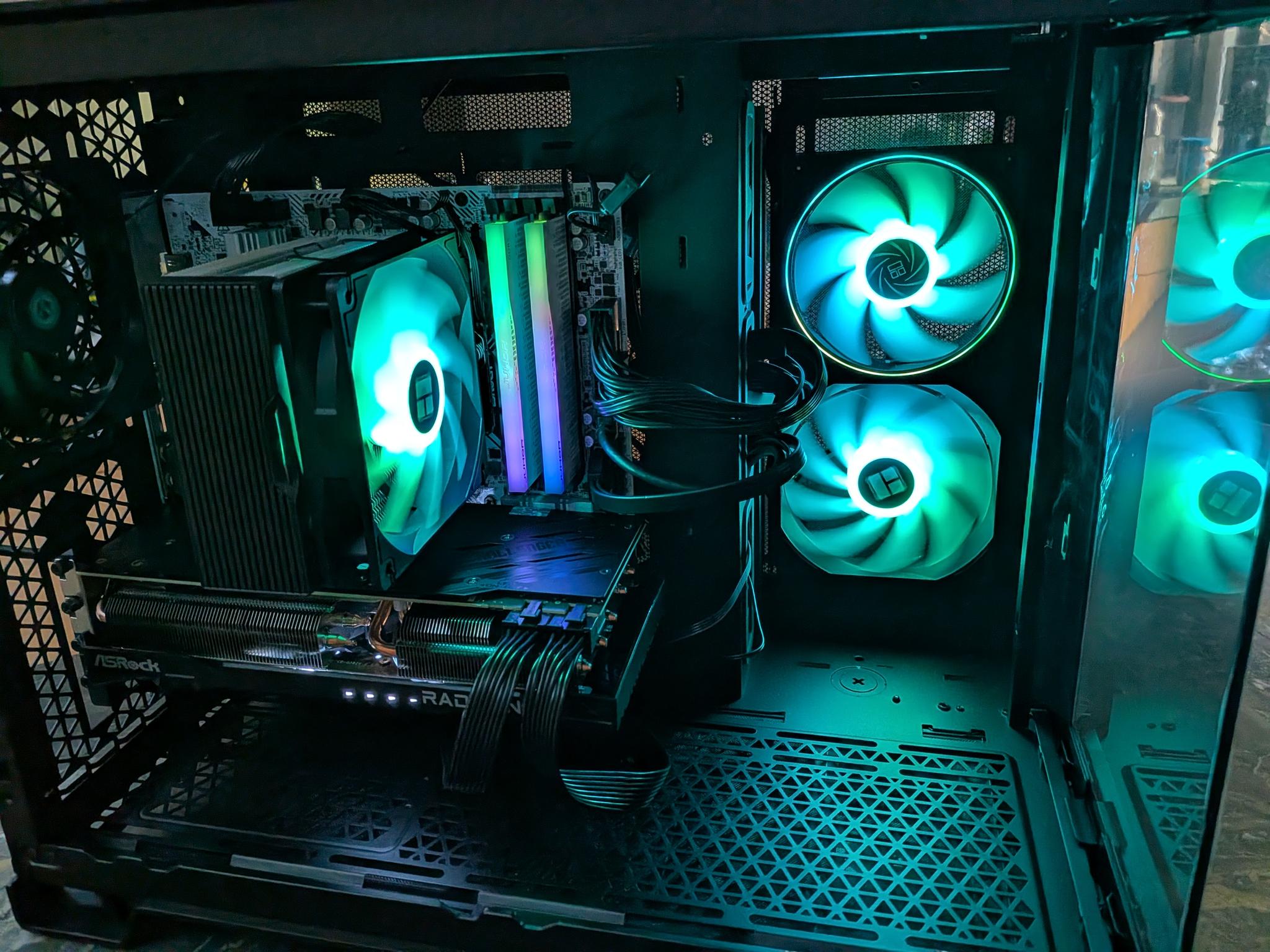 1440p Cube Rex - Radeon RX 7700 XT, Ryzen 5 7600, 32 GB DDR5 RAM, 2 TB Gen 4 NVME, RGB