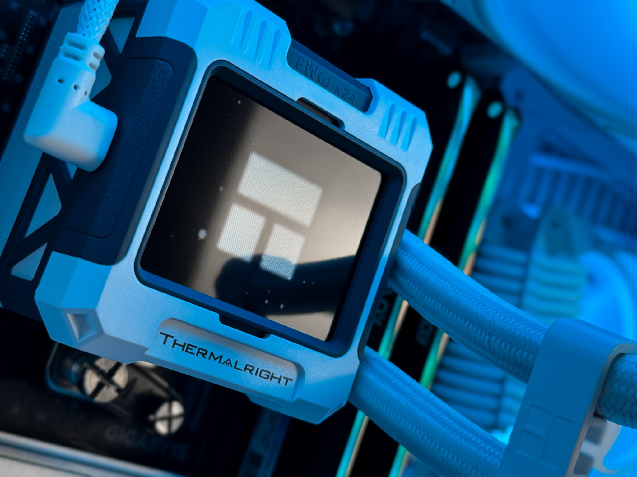 Cryos | 4K High-End Gaming PC | Ryzen 7 7800X3D | RTX 5070 Ti | 32GB DDR5 | 2TB SSD