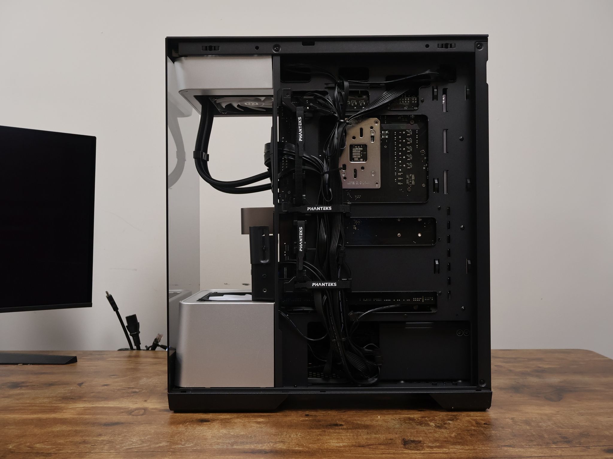 RTX 5080 Founders Edition Gaming PC – Ryzen 7 9800X3D | 32GB DDR5 6000MHz