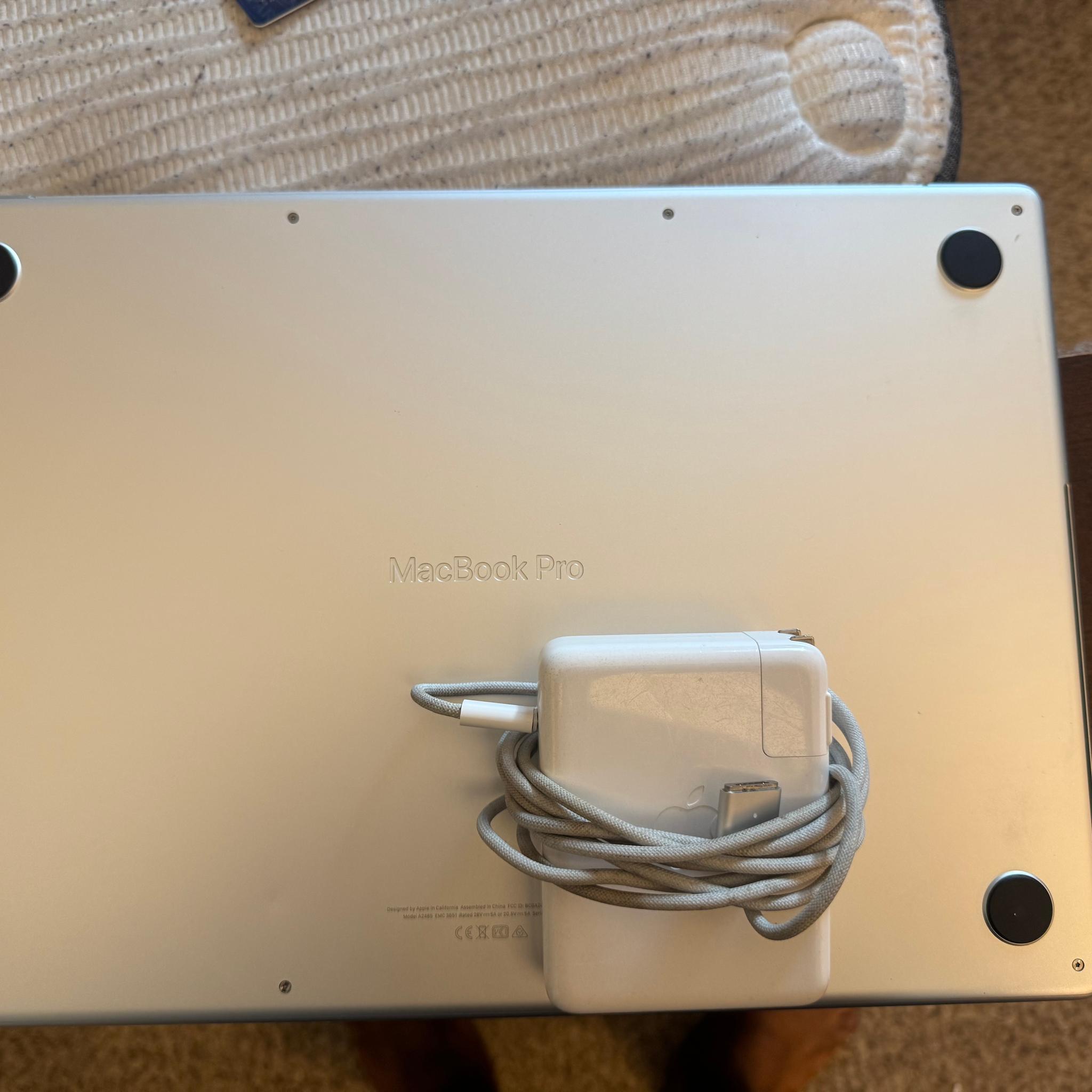 MacBook Pro - (M1 Pro, 32GB, 512GB SSD)-Used, Like New