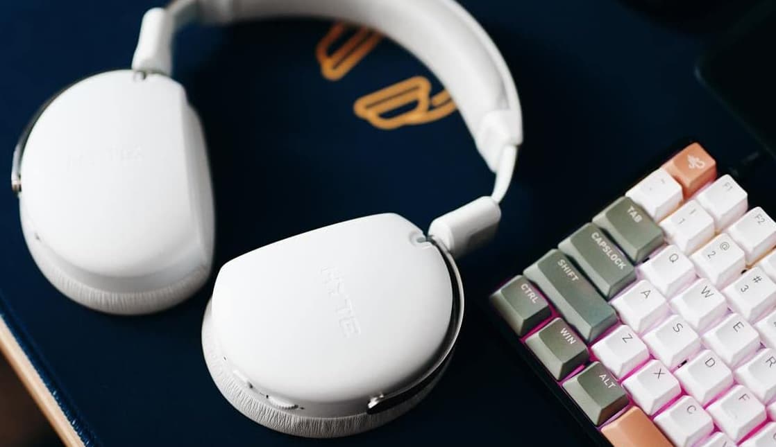 BNIB HYTE eclipse HG10 2.4GHz Wireless Gaming Headset