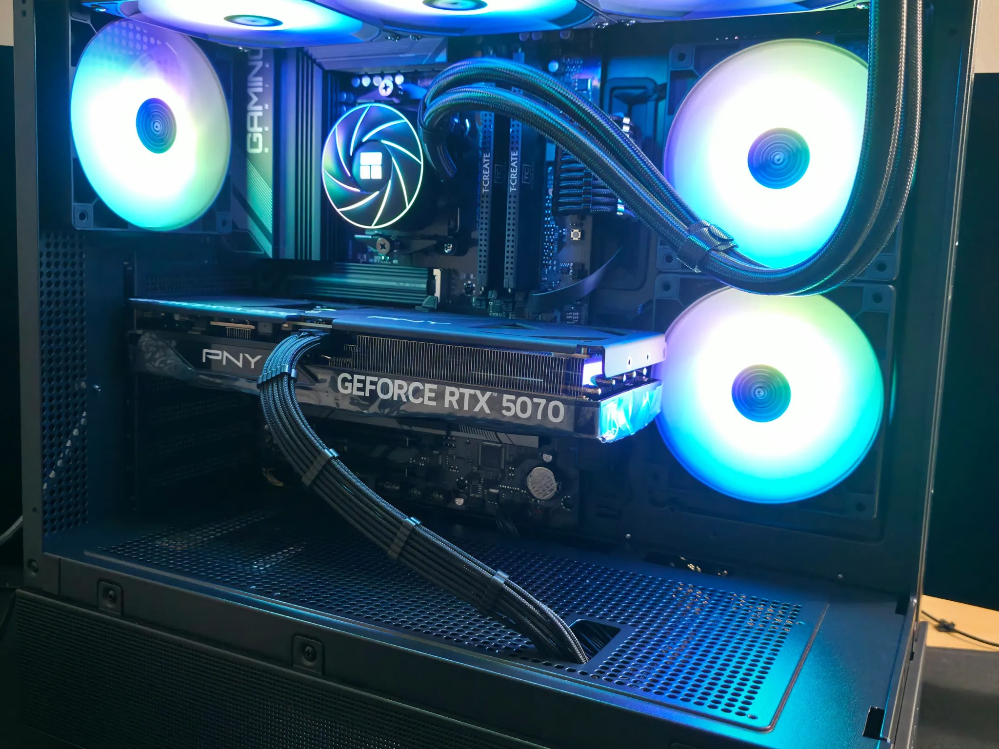 DARKMATTER | RTX 5070 OC | AMD R7 9700X | 32GB DDR5 6000 CL30 | 2TB | 360mm AIO | 850W PSU PCIE 5.0