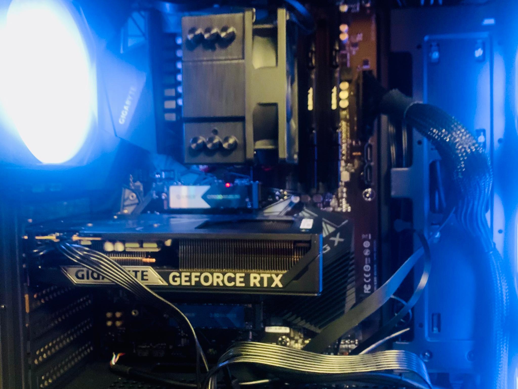 Wood Grain case + RTX 5060 Ryzen 7 5700x