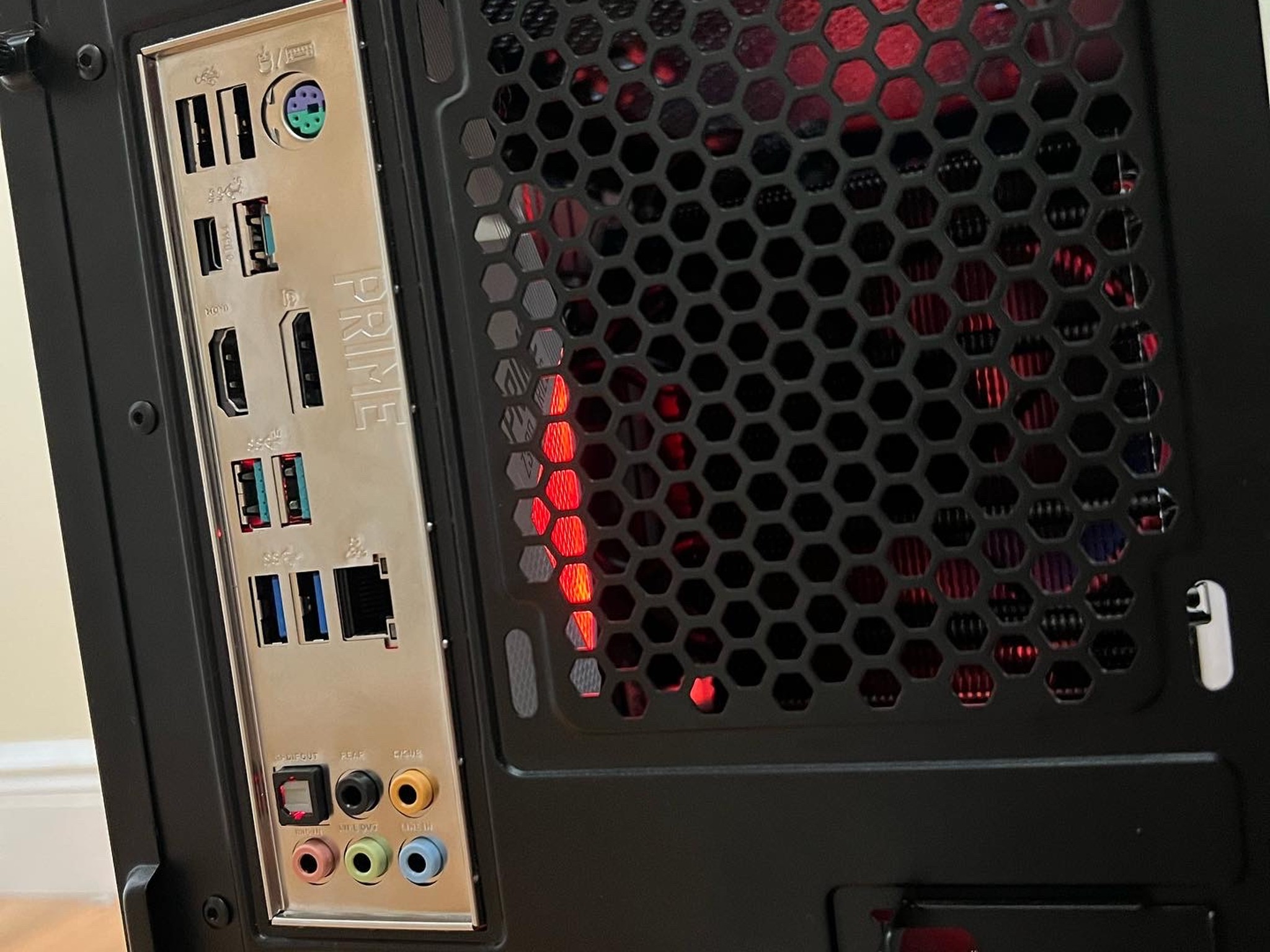 Red Liner (GTX 1070 + I5 9600KF)