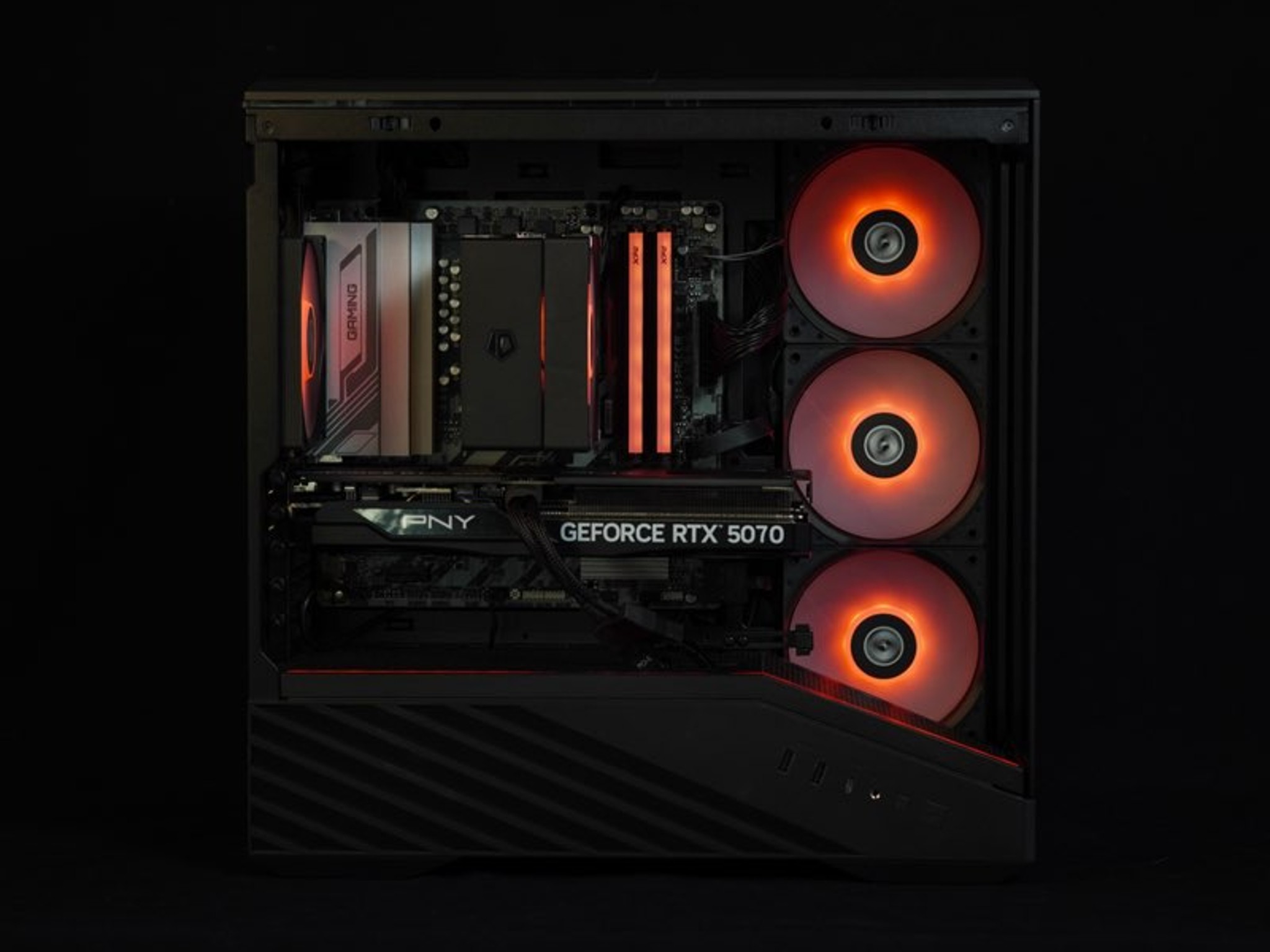 EXT View 70X Pro - Ryzen 7 8700F, RTX 5070 12GB, 16GB DDR5 Ram, 1TB SSD