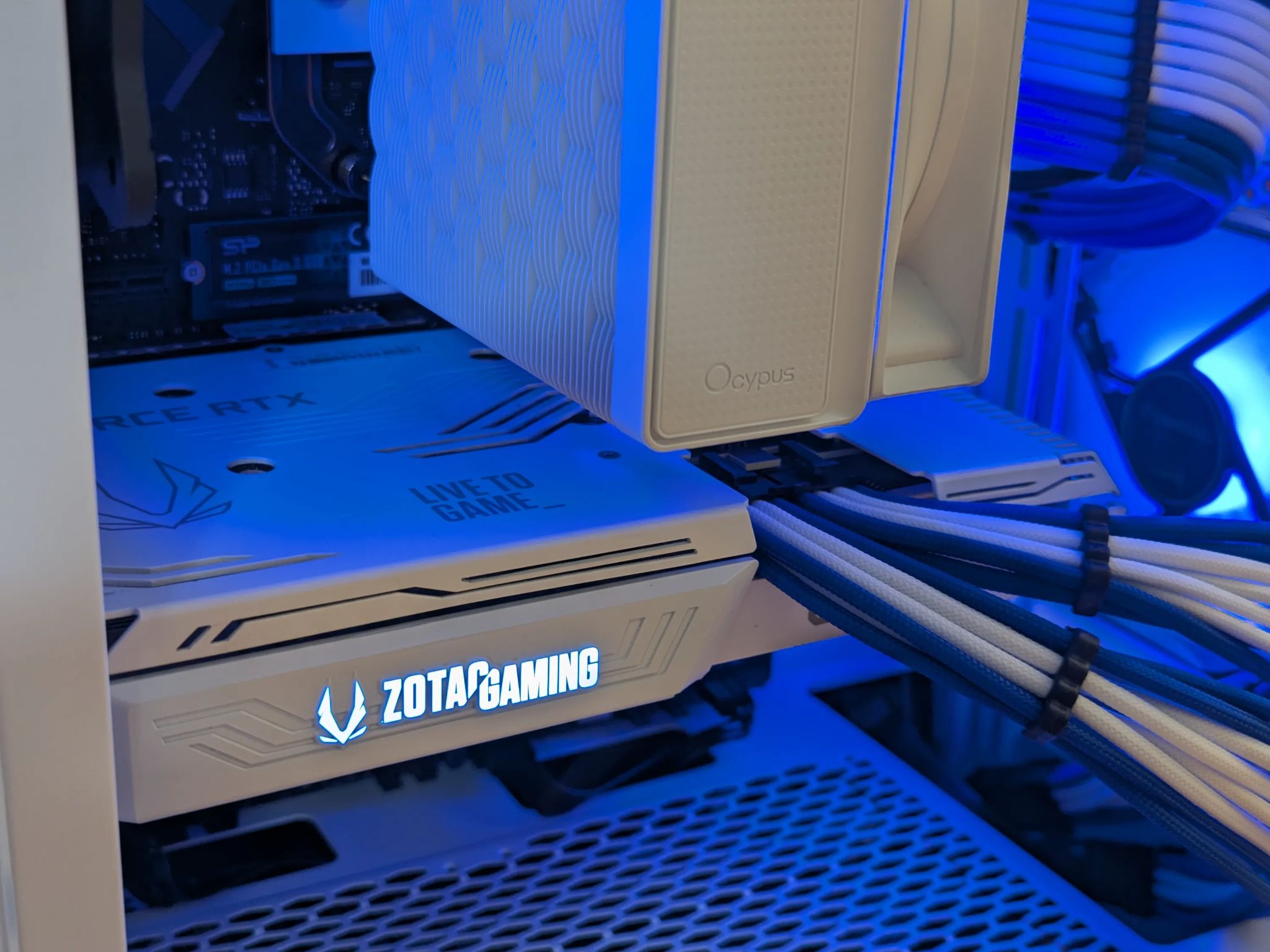 🧊 Frozone – White & Blue RTX 3060 Ti Build | 3700X + 1TB NVMe + 32GB DDR4 🎮❄️