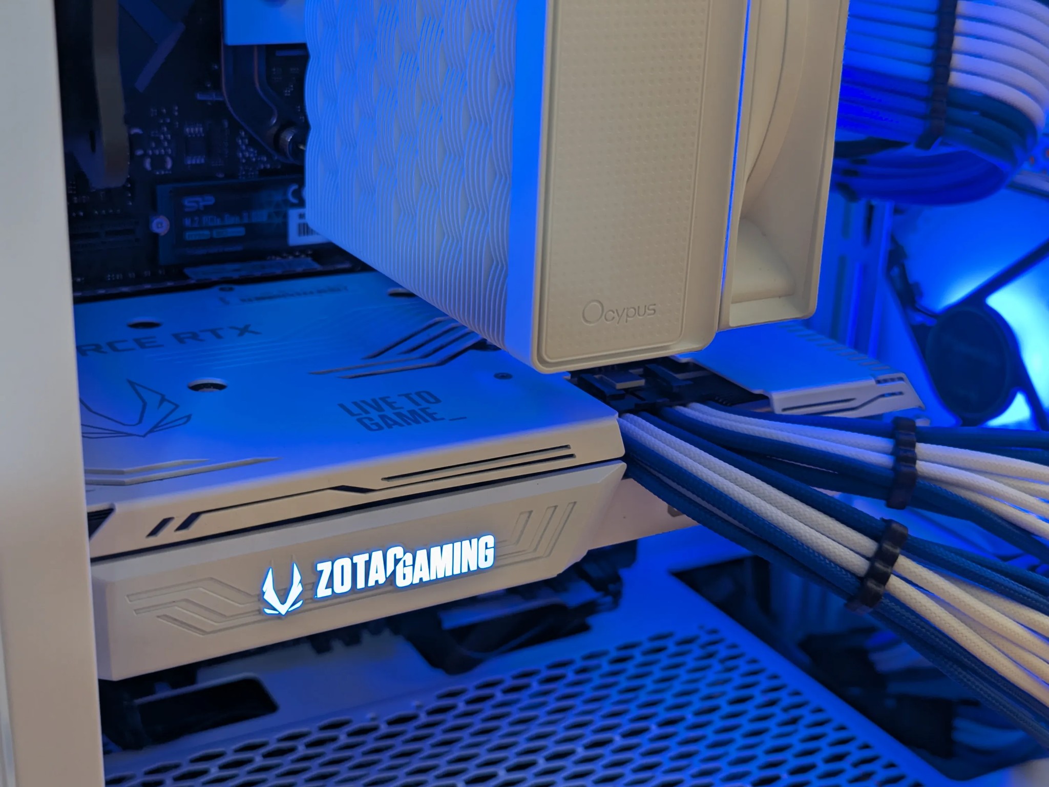 🧊 Frozone – White & Blue RTX 3060 Ti Build | 3700X + 1TB NVMe + 32GB DDR4 🎮❄️