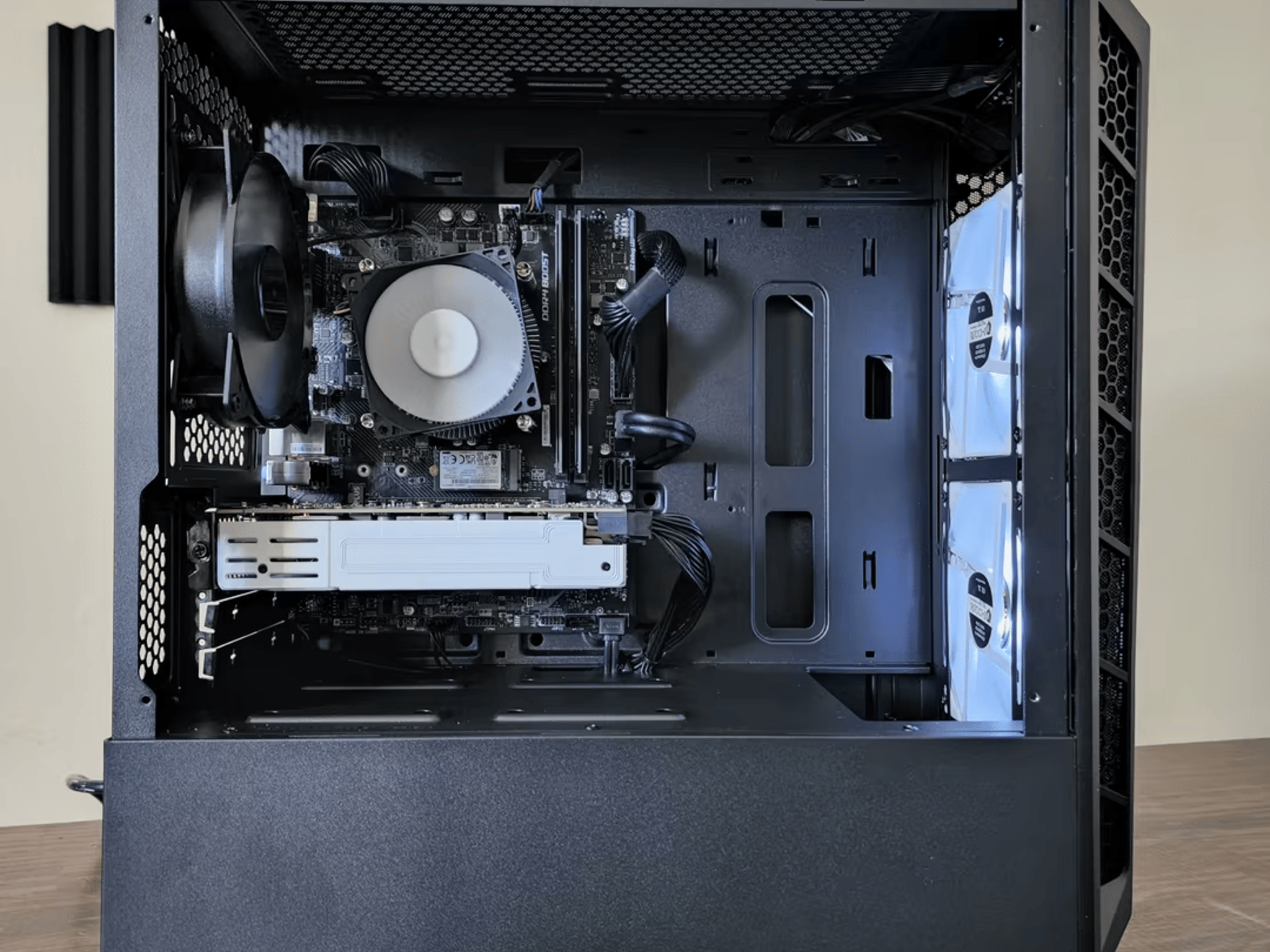 Intel Core i5 9400 // AMD Radeon RX5500 4GB // T-Force 2x8 16GB 3000MHz