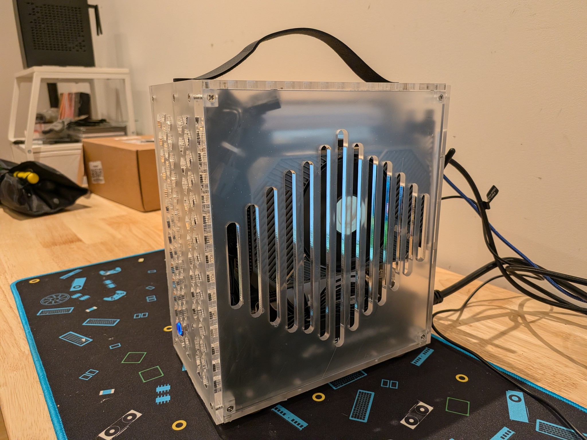 1080p Invisible Man - RTX 5060, Ryzen 5 5600, 32 GB DDR4 RAM, 1 TB Gen 4 NVME, Clear