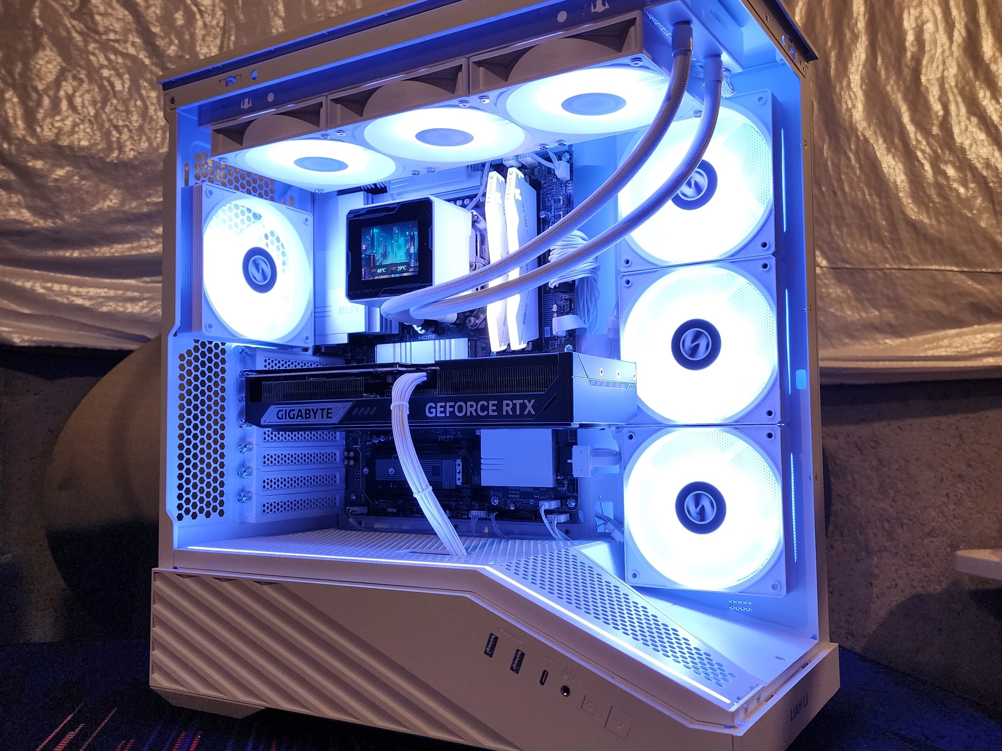 RTX 5080 / Ryzen 9 9950X3D2 Dual Edition / 64GB DDR5 RAM / 4TB NVMe