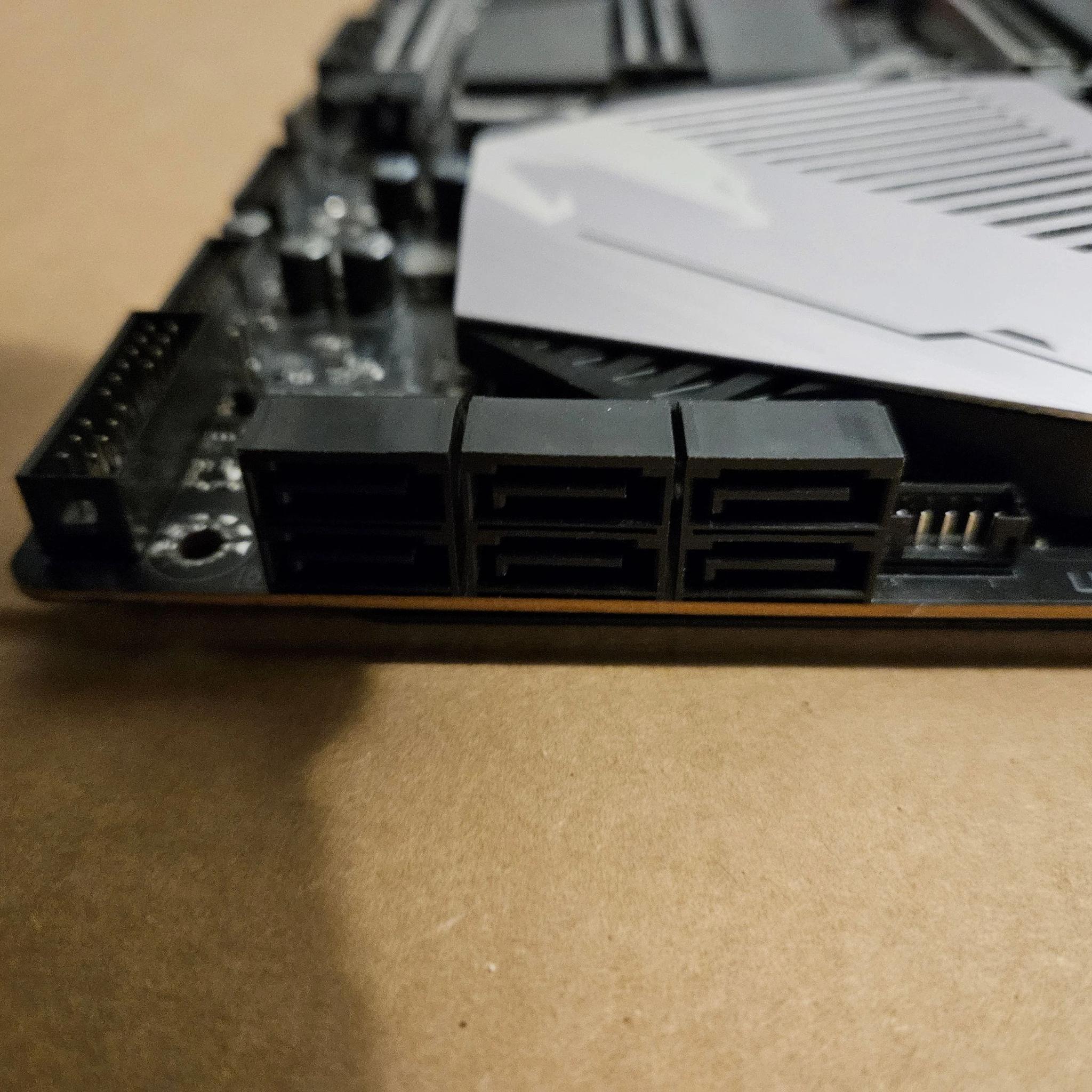 Gigabyte Aorus X570 Master - Socket AM4 - WiFi -USED