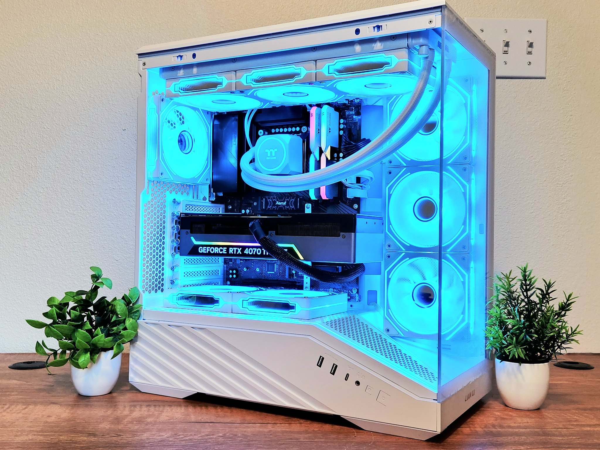 ❄️Arctic Sentinel❄️ | RTX 4070 Ti SUPER | I9-13900KF | 32GB DDR5 | 2TB M.2 | 1200W |WINDOWS 11 PRO