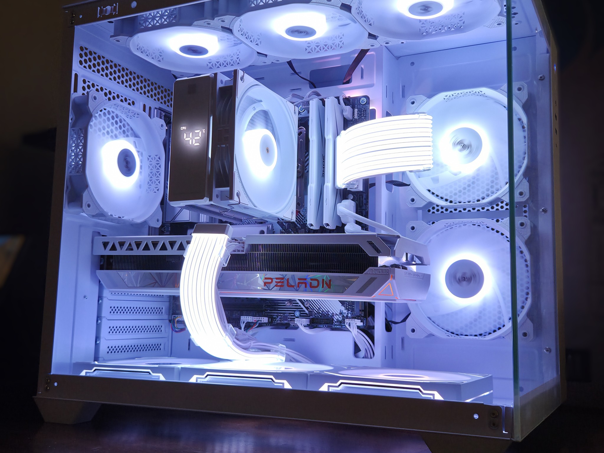 The Yeti! ❄️ – Ryzen 5 7500F • RTX 3070 Ti • 32GB DDR5 6000 • Temp Display • 1440p Gaming PC