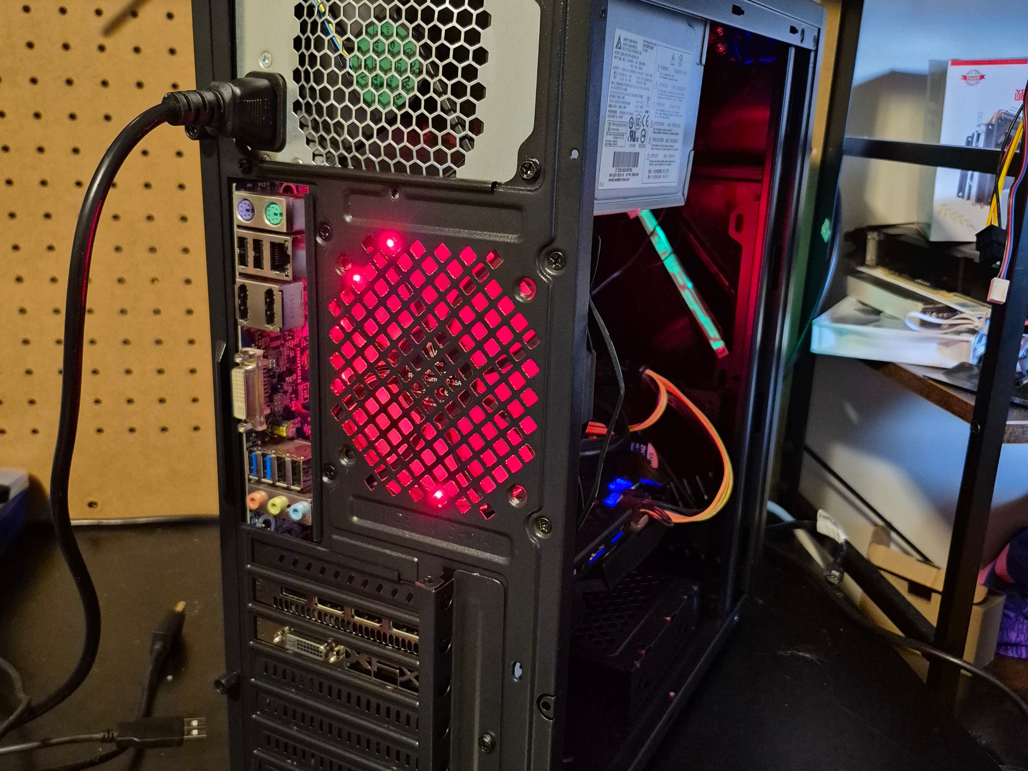 100 FPS Fortnite | i5-4570, 16GB RAM, 500GB SSD, RX 580 8GB, RGB, Wifi