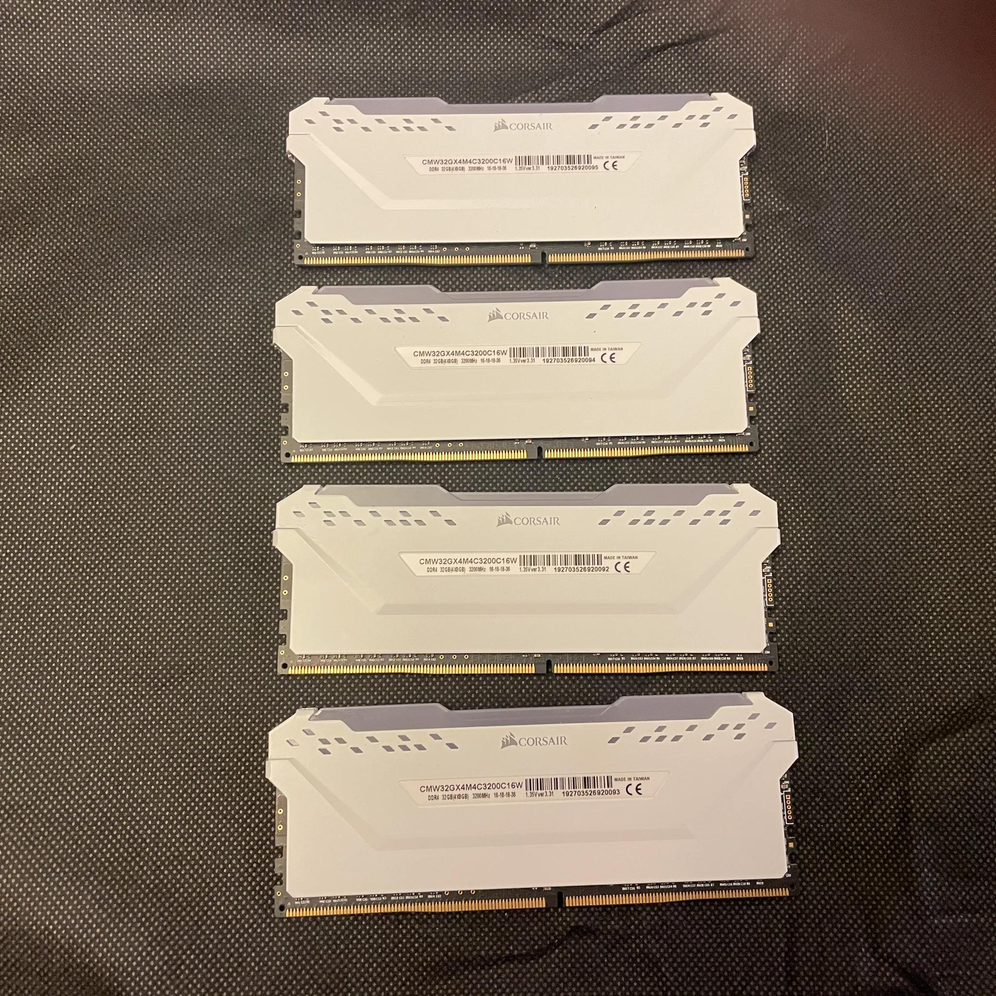 CORSAIR VENGEANCE RGB PRO 32GB (4 x 8GB) DDR4 DRAM 3200MHz C16 Memory Kit — White