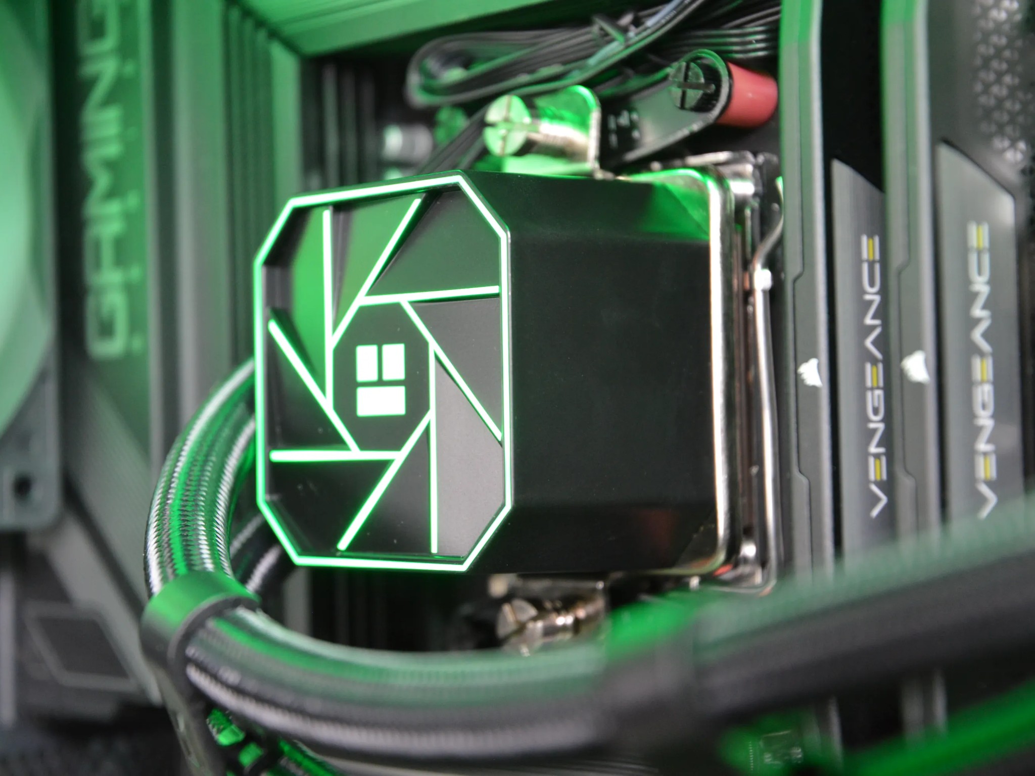 🟢EXTREME🟢| RTX 3090 24GB | RYZEN 9 7900X3D | 32 GB DDR5 RAM | 2TB GEN 4 NVME SSD | Team Green PC |